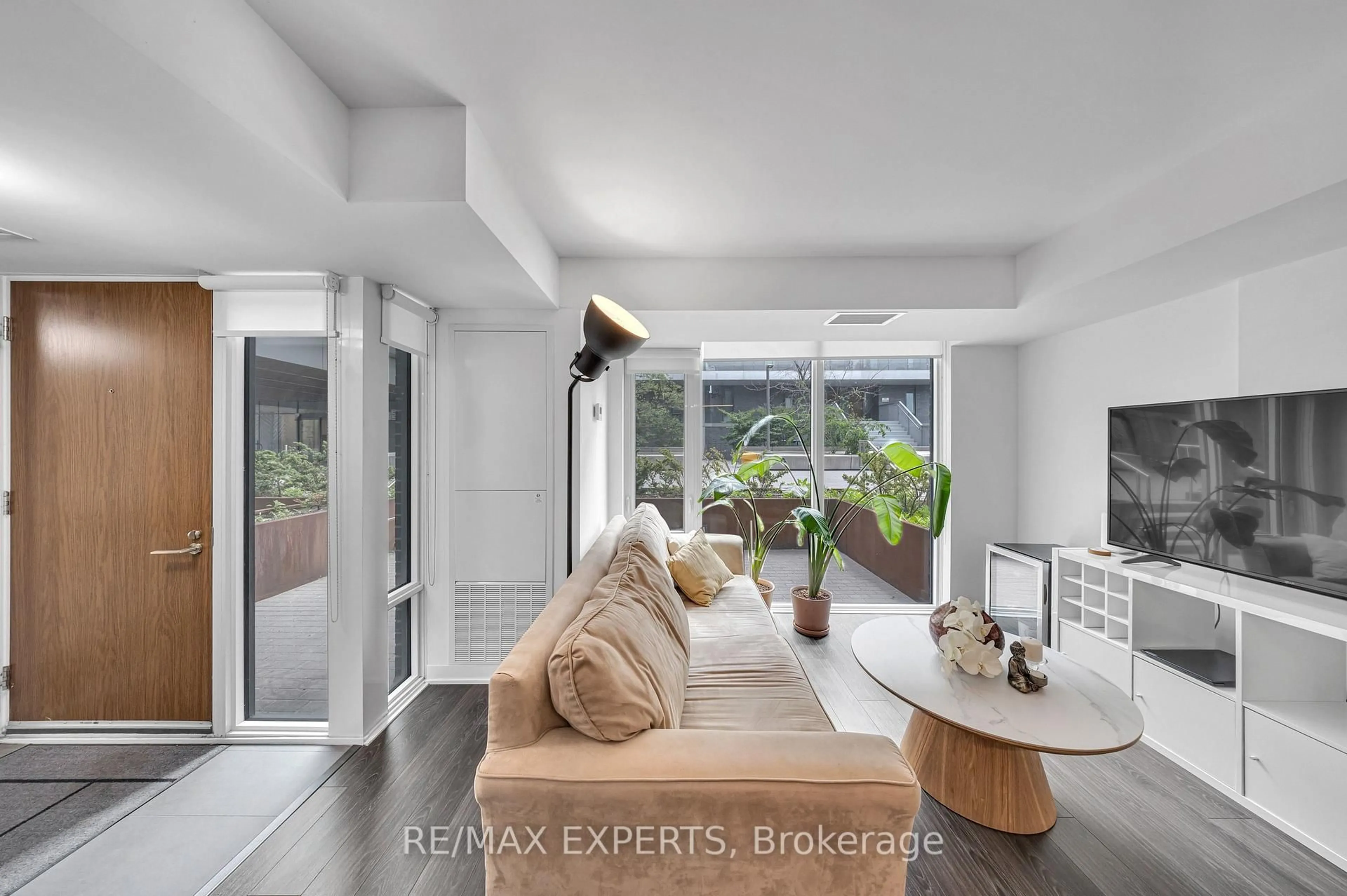 Indoor entryway for 160 Flemington Rd E Rd #109, Toronto Ontario M6A 0A9