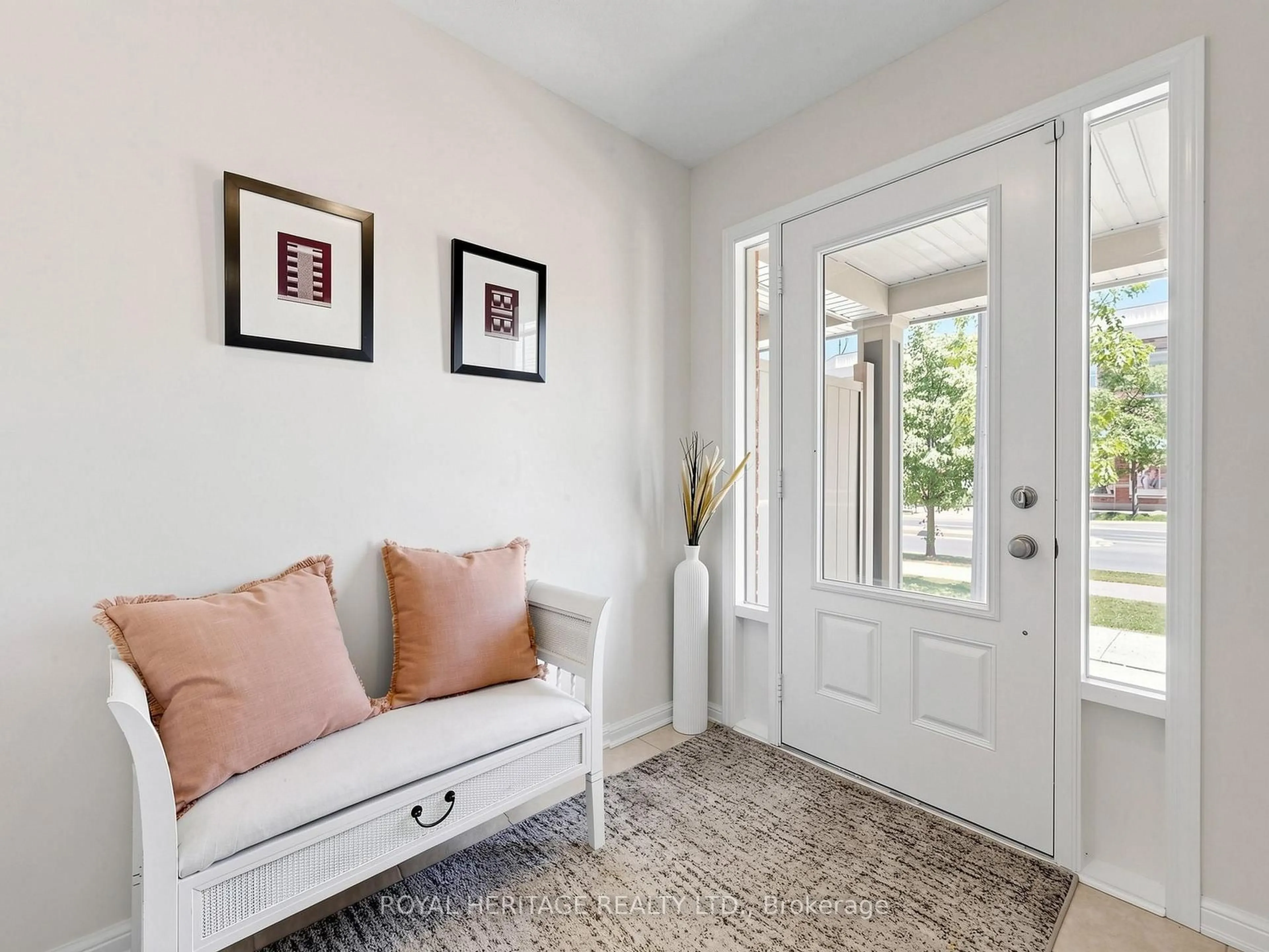 Indoor entryway for 610 Holly Ave, Milton Ontario L9T 7X2