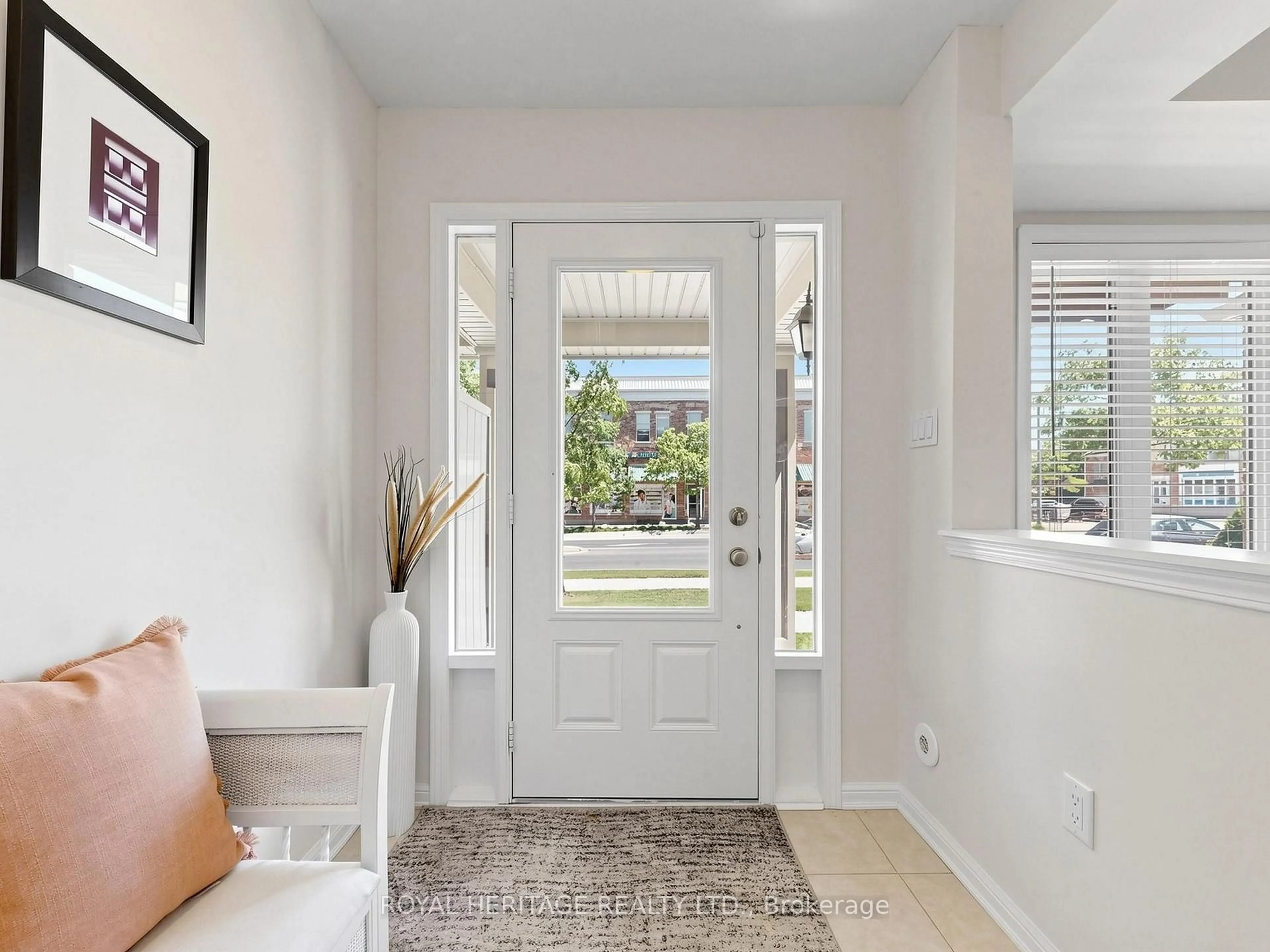 Indoor entryway for 610 Holly Ave, Milton Ontario L9T 7X2
