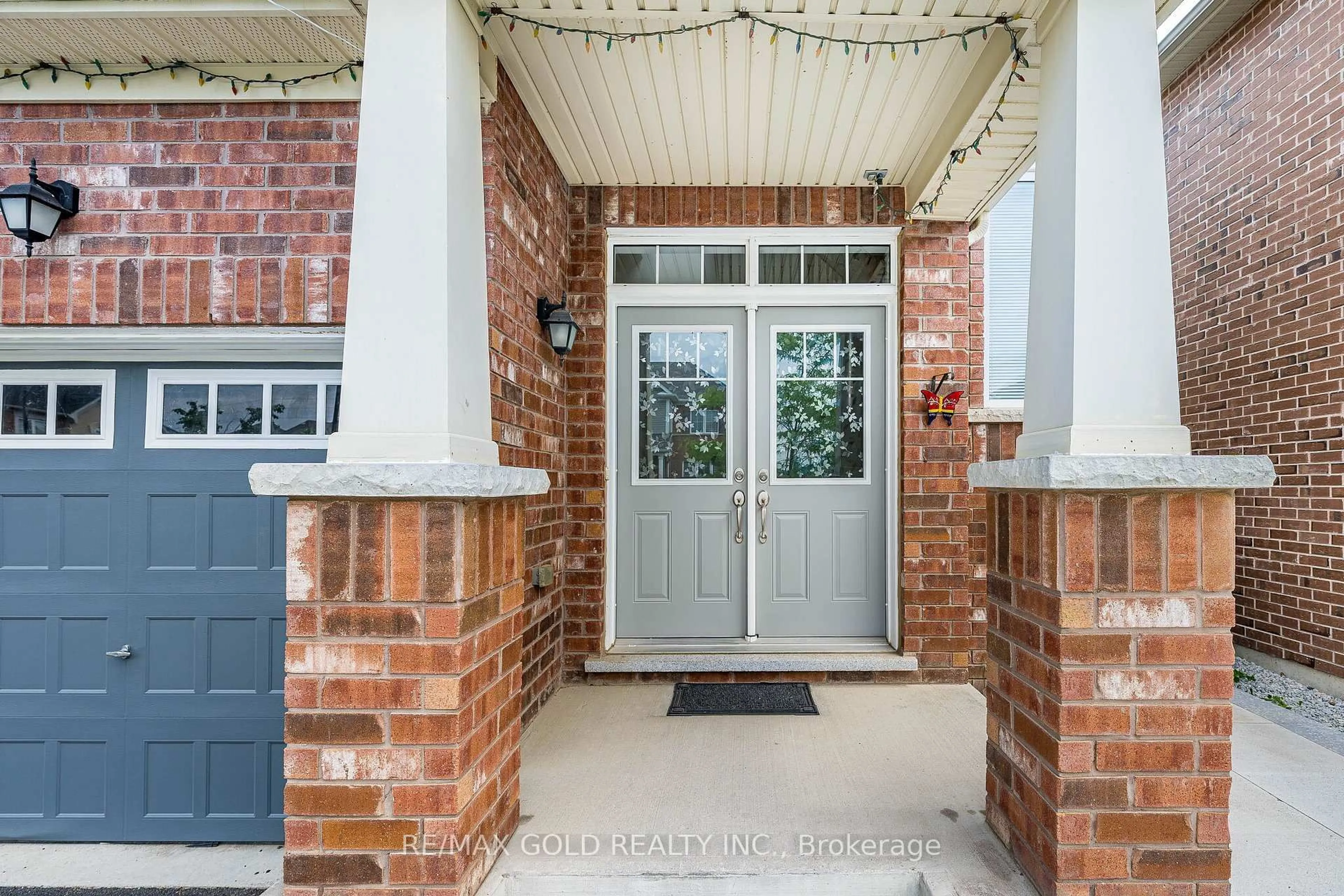 Indoor entryway for 7 Troyer St, Brampton Ontario L7A 4T4