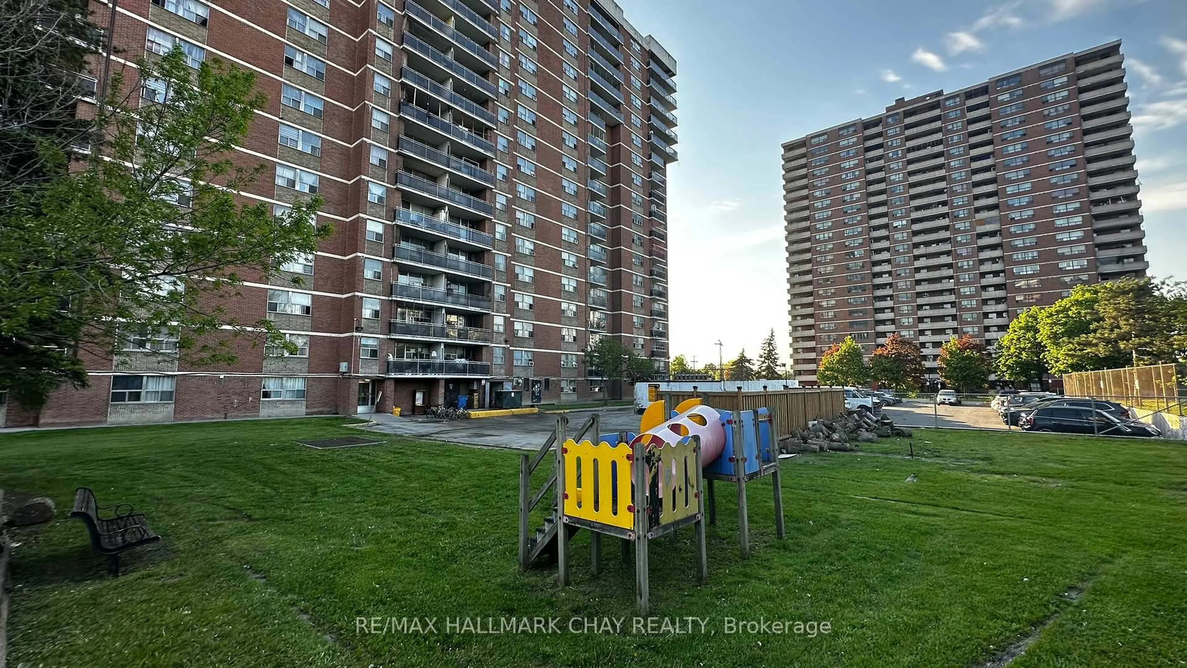 A pic from outside/outdoor area/front of a property/back of a property/a pic from drone, city buildings view from balcony for 2645 Kipling Ave #905, Toronto Ontario M9V 3S6
