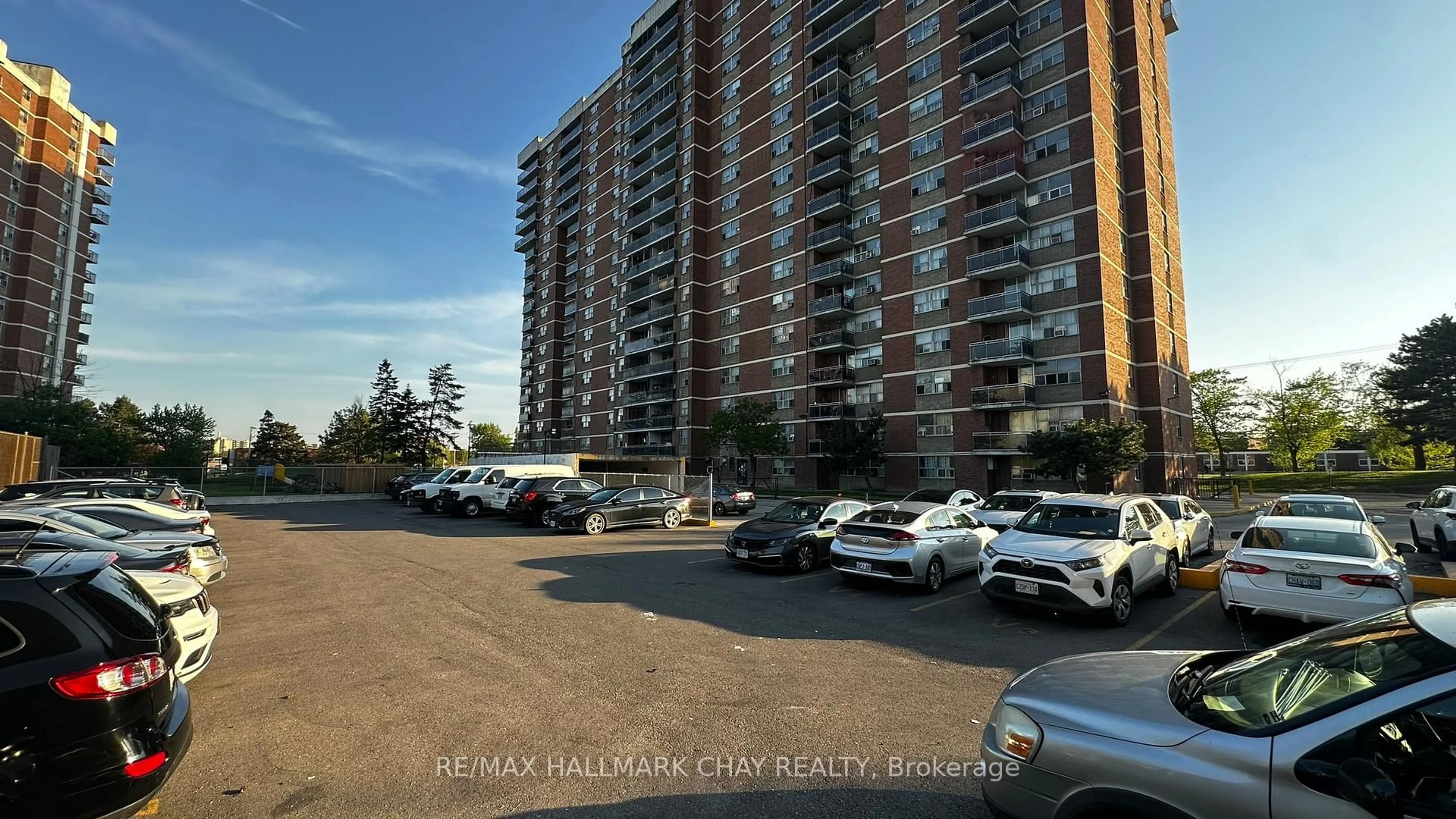 A pic from outside/outdoor area/front of a property/back of a property/a pic from drone, unknown for 2645 Kipling Ave #905, Toronto Ontario M9V 3S6