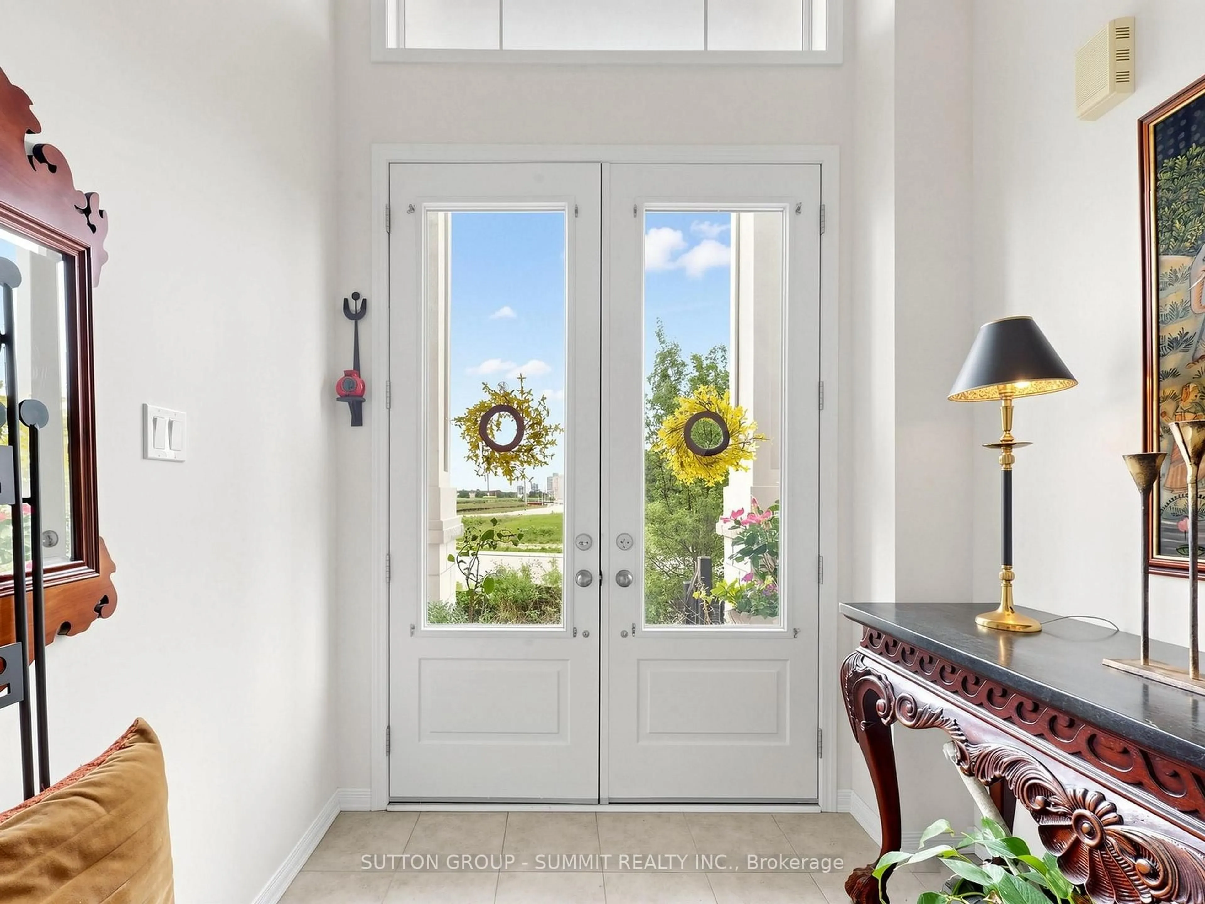 Indoor entryway for 127 Armdale Rd, Mississauga Ontario L4Z 0C4