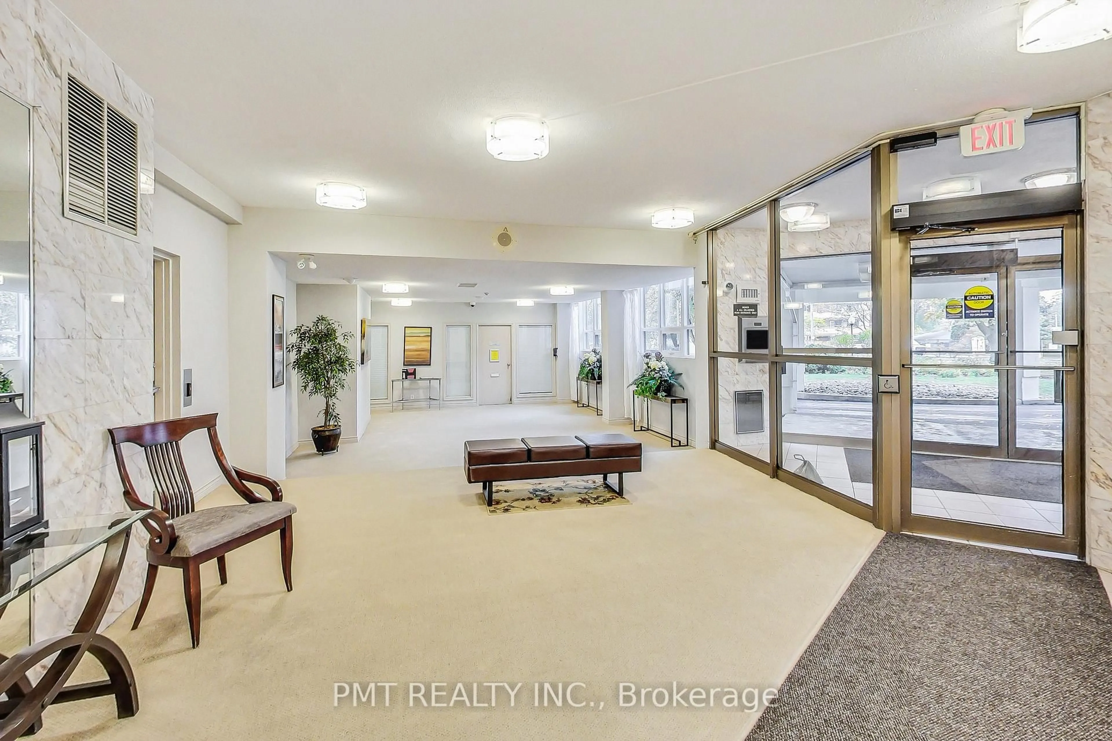 Indoor foyer for 2323 Confederation Pkwy #1105, Mississauga Ontario L5B 1R6