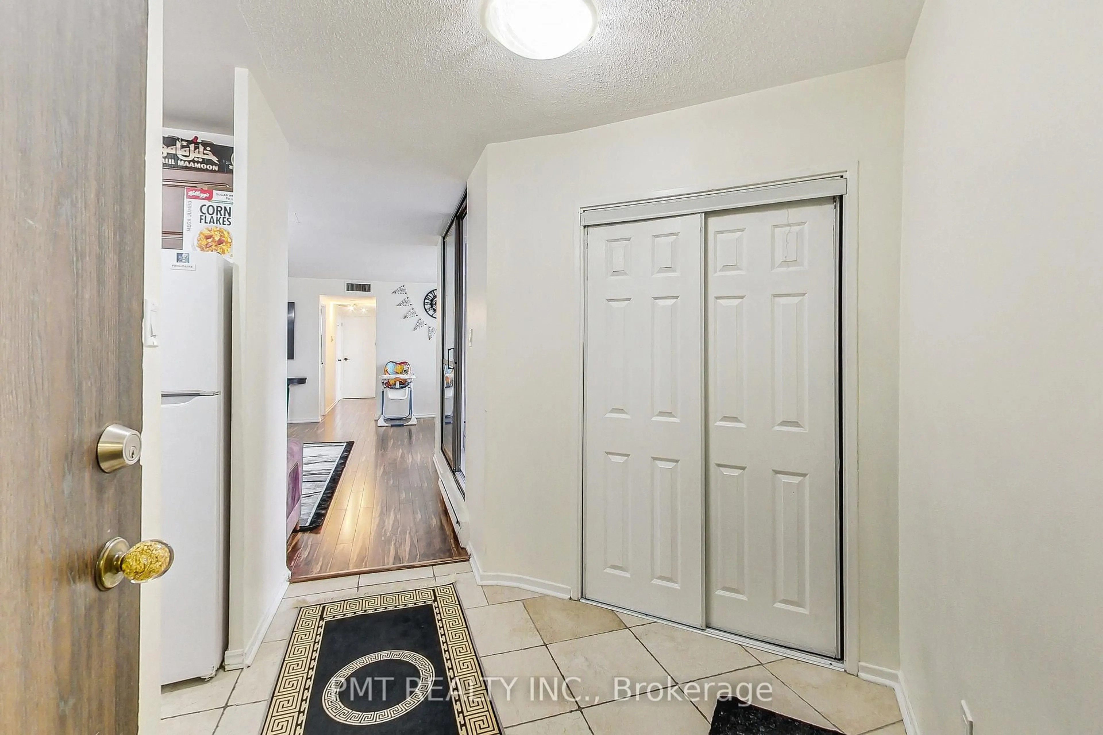 Indoor entryway for 2323 Confederation Pkwy #1105, Mississauga Ontario L5B 1R6