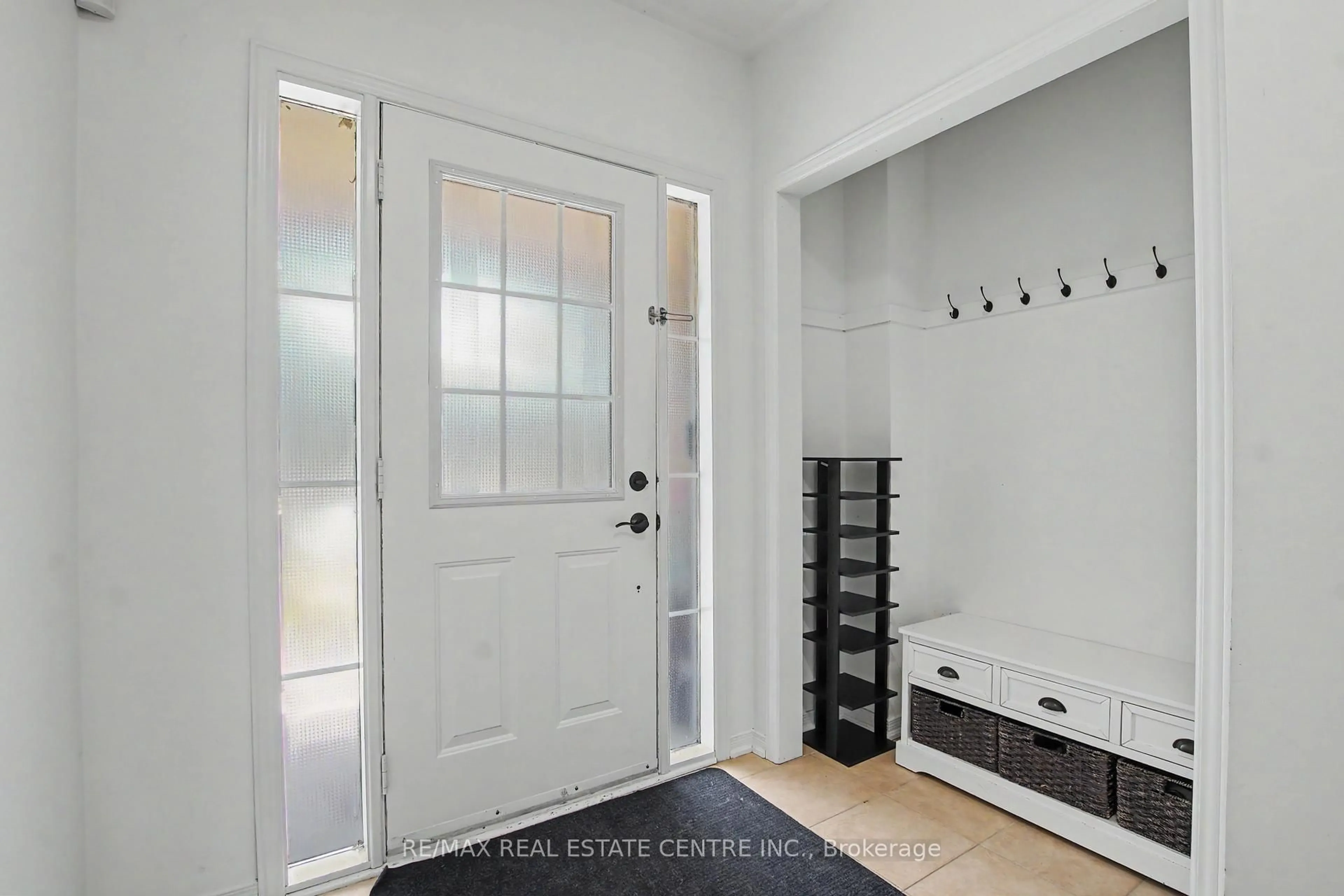 Indoor entryway for 94 Timbertop Cres, Brampton Ontario L6R 3J2
