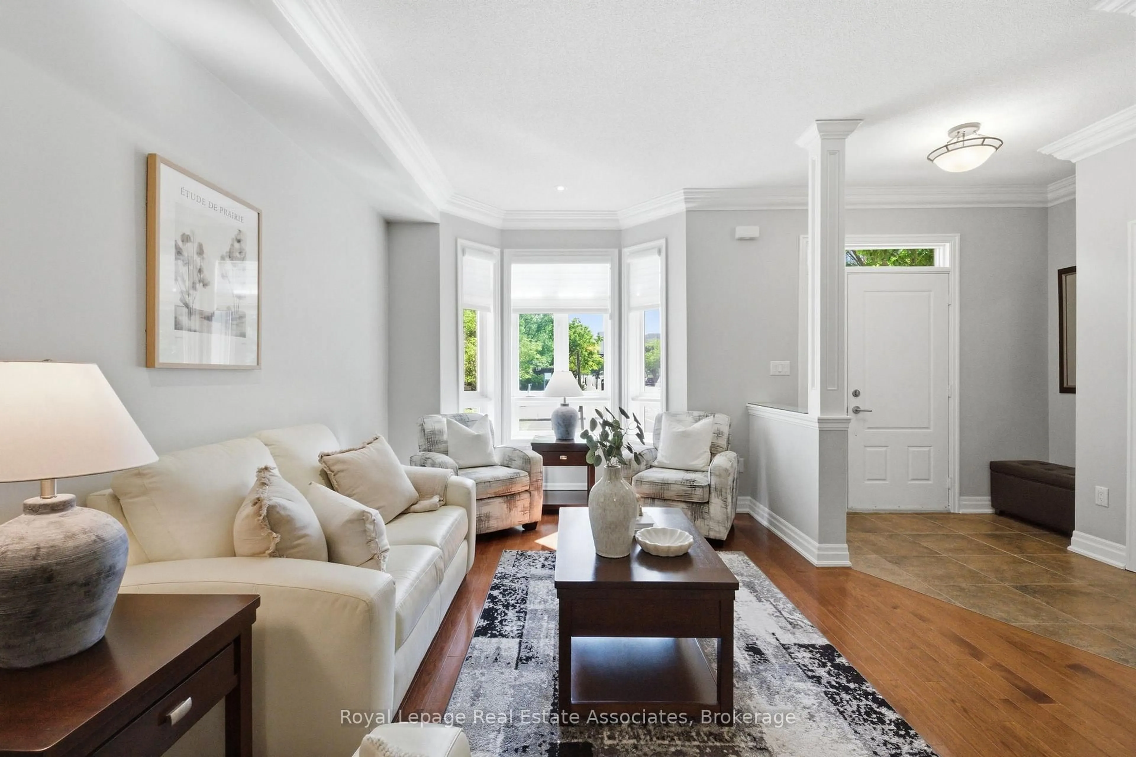 Living room with furniture, unknown for 32 St Lawrence Dr, Mississauga Ontario L5G 4V1