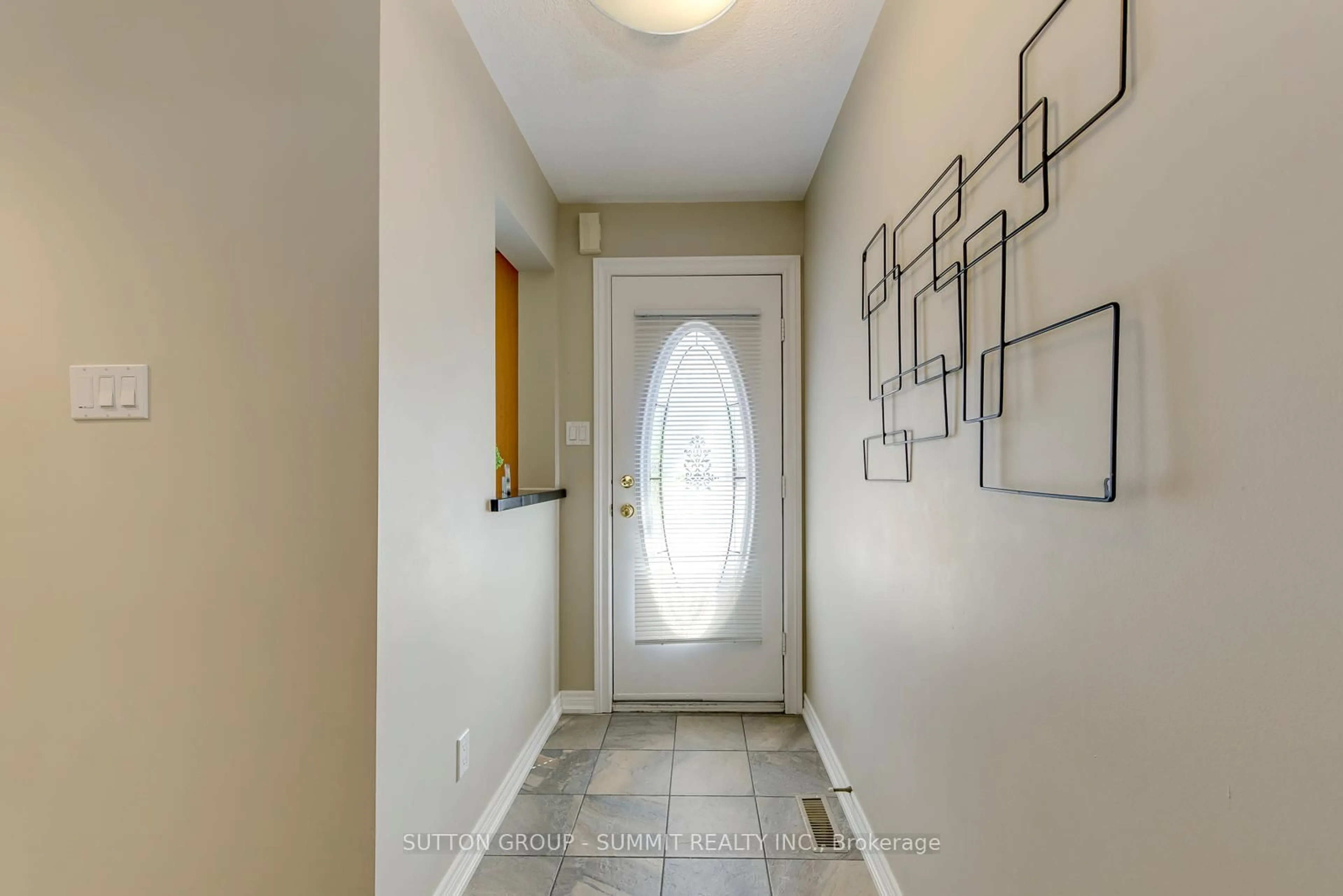 Indoor entryway for 5865 Dalebrook Cres #24B, Mississauga Ontario L5M 5X1
