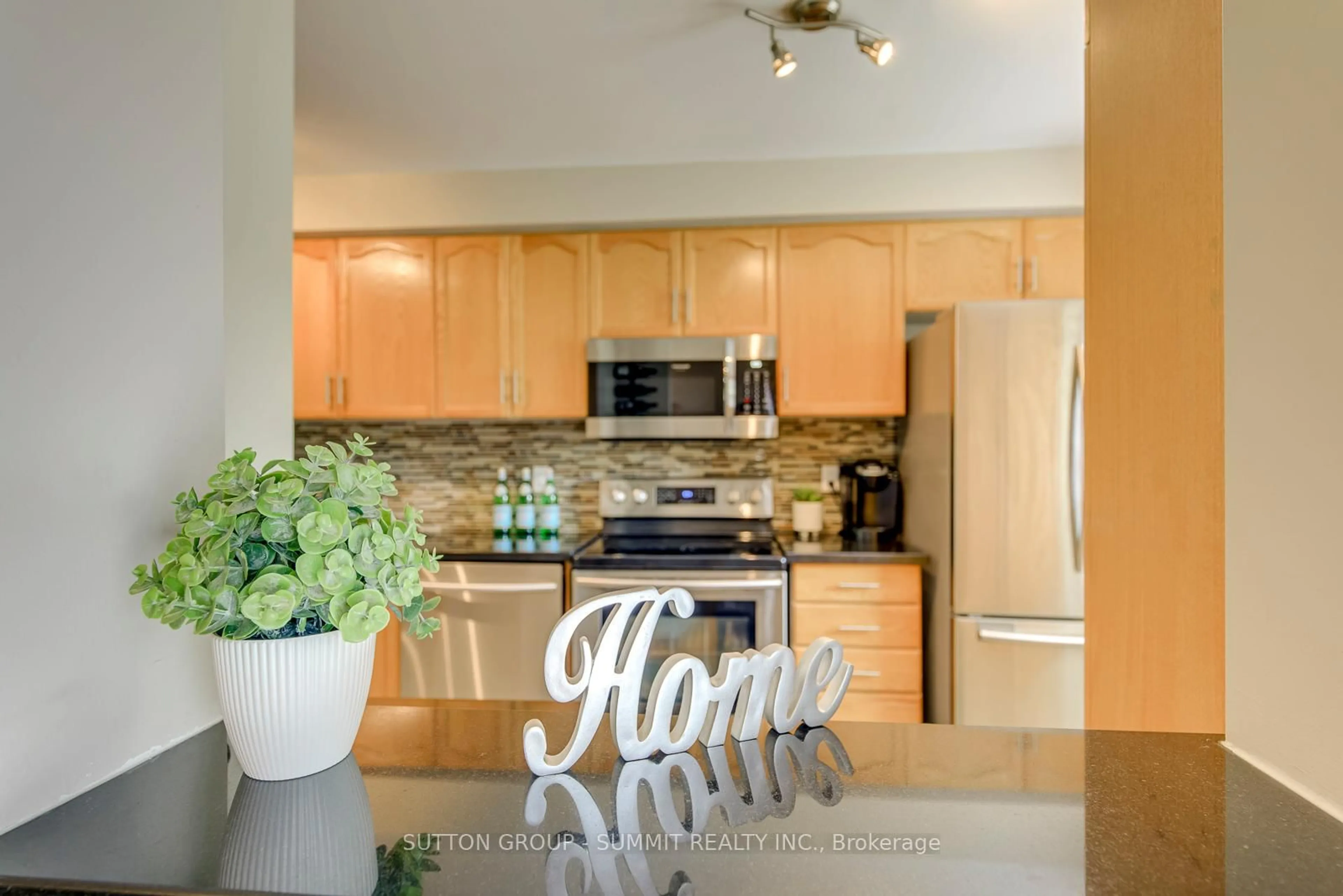 Open concept kitchen, unknown for 5865 Dalebrook Cres #24B, Mississauga Ontario L5M 5X1