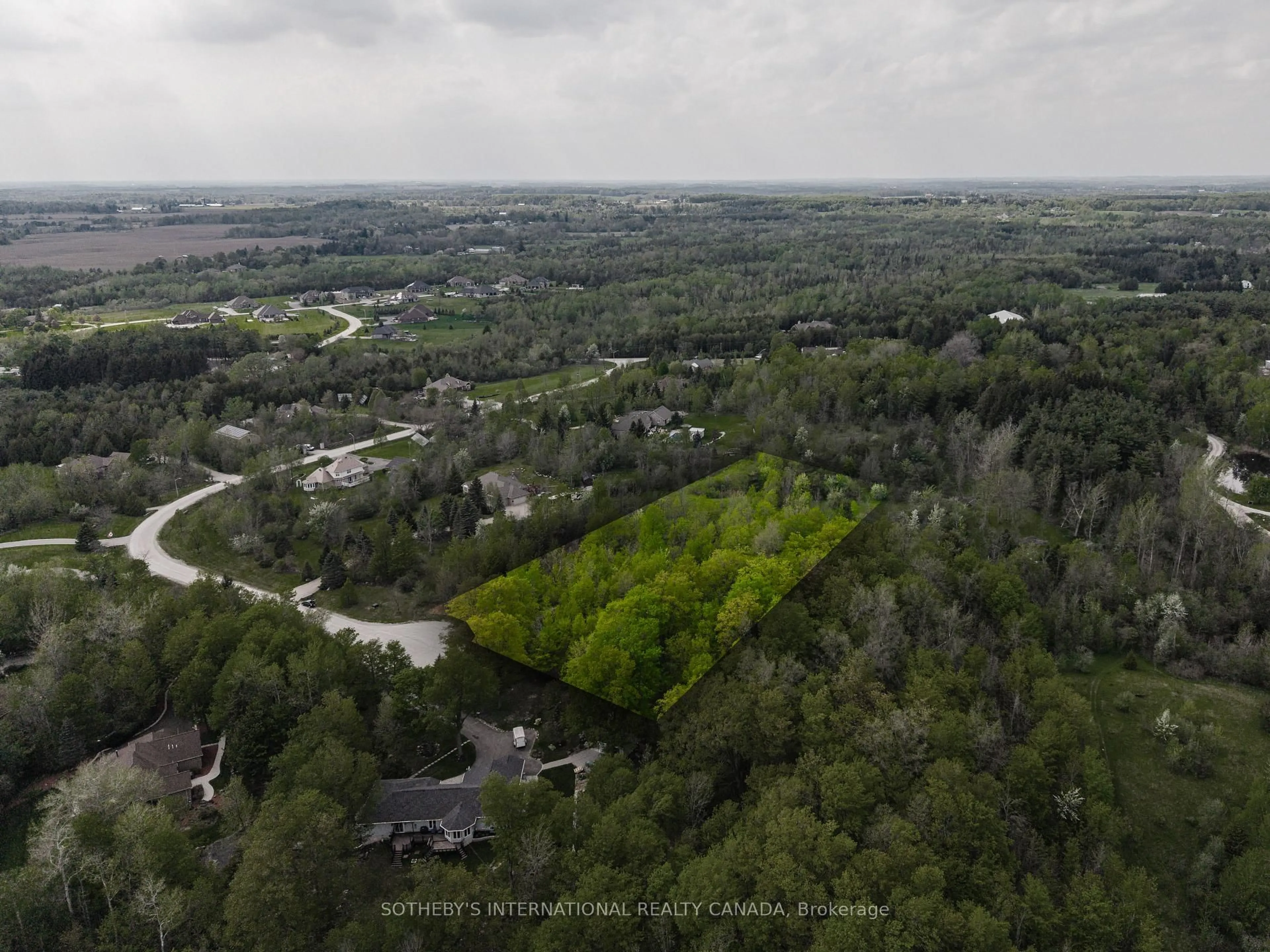A pic from outside/outdoor area/front of a property/back of a property/a pic from drone, forest/trees view for 15 Morgan Dr, Halton Hills Ontario L7J 2L7