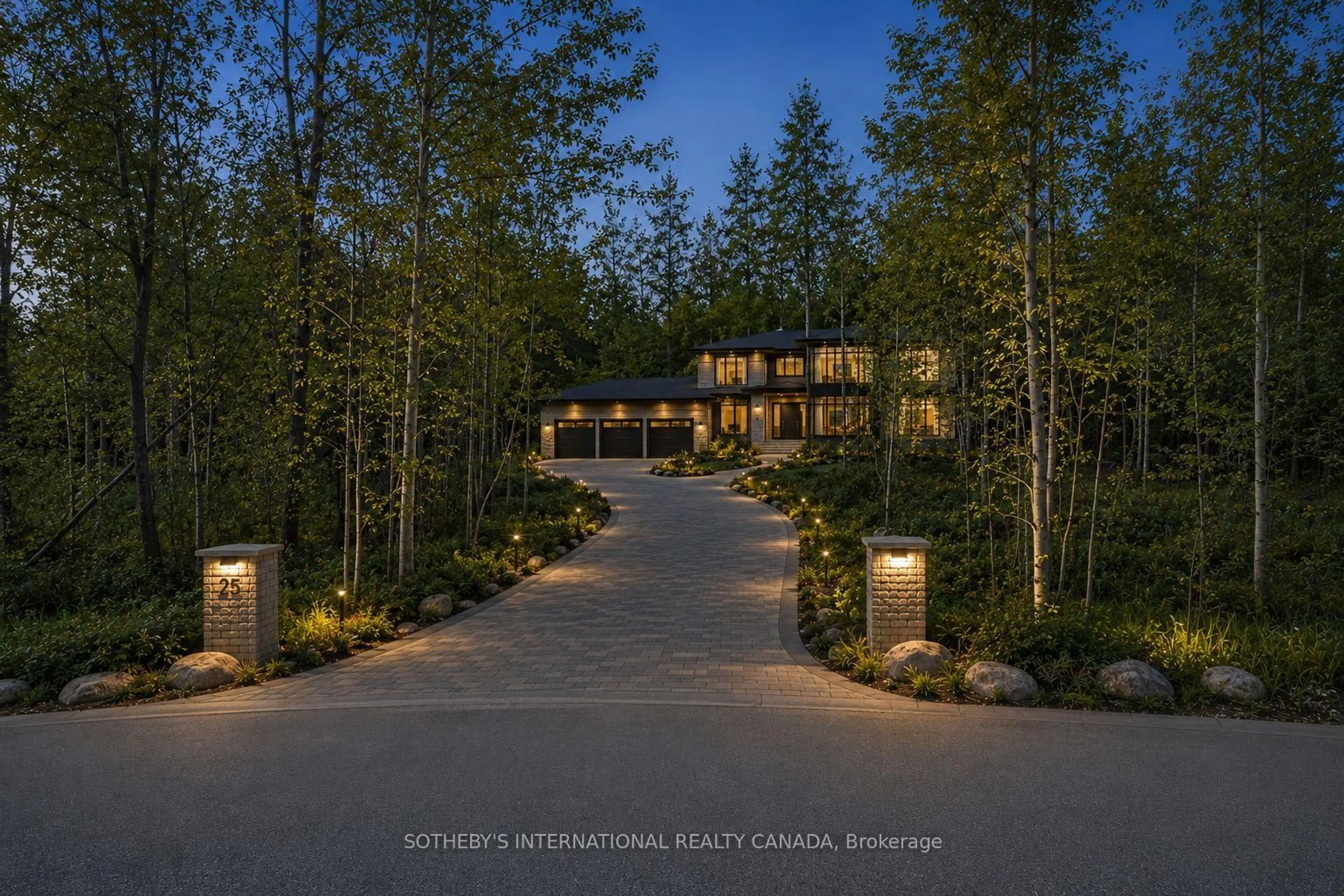 Indoor entryway for 15 Morgan Dr, Halton Hills Ontario L7J 2L7
