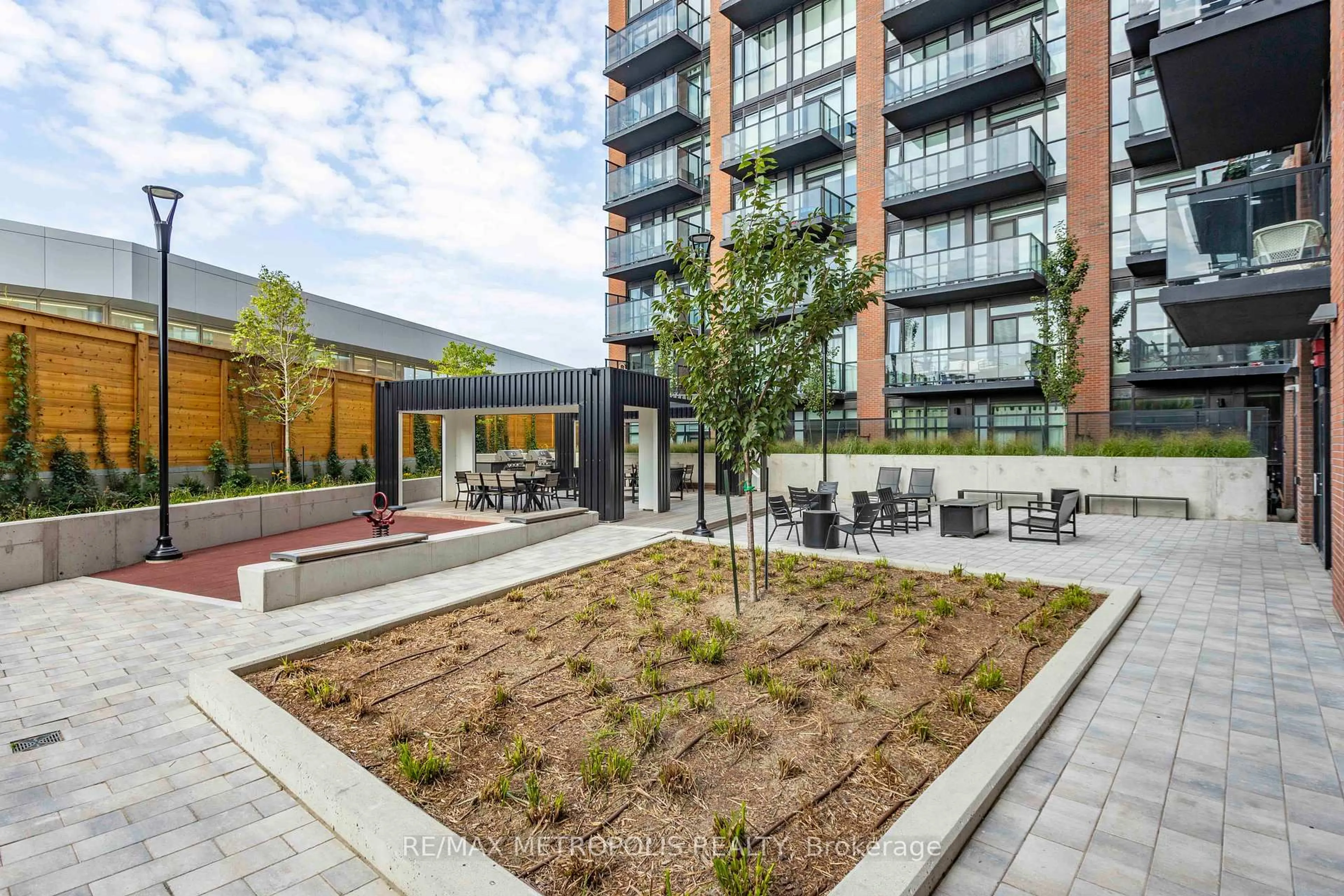 Patio, street for 2300 St Clair Ave #619, Toronto Ontario M6N 0B3