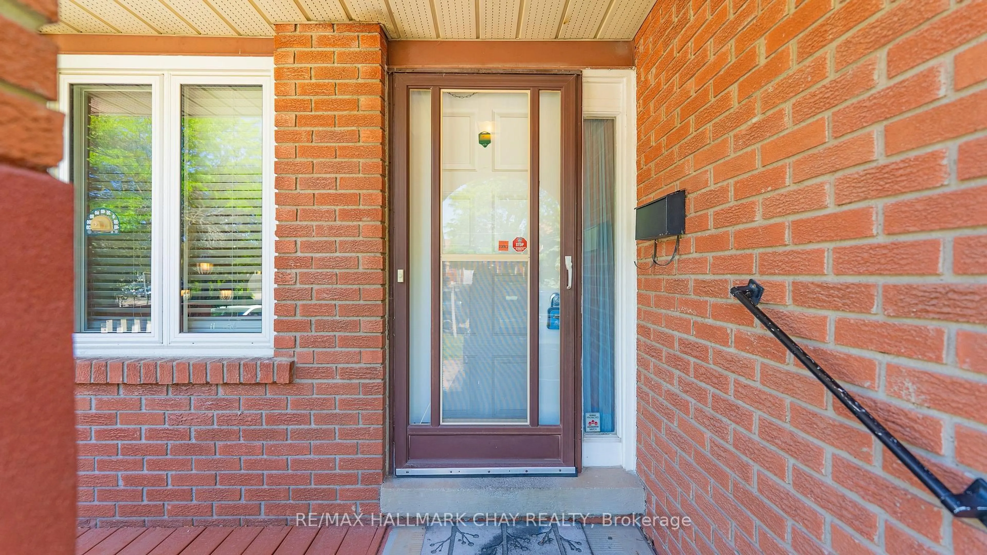 Unknown for 22 Rowe Crt, Brampton Ontario L6X 2S2