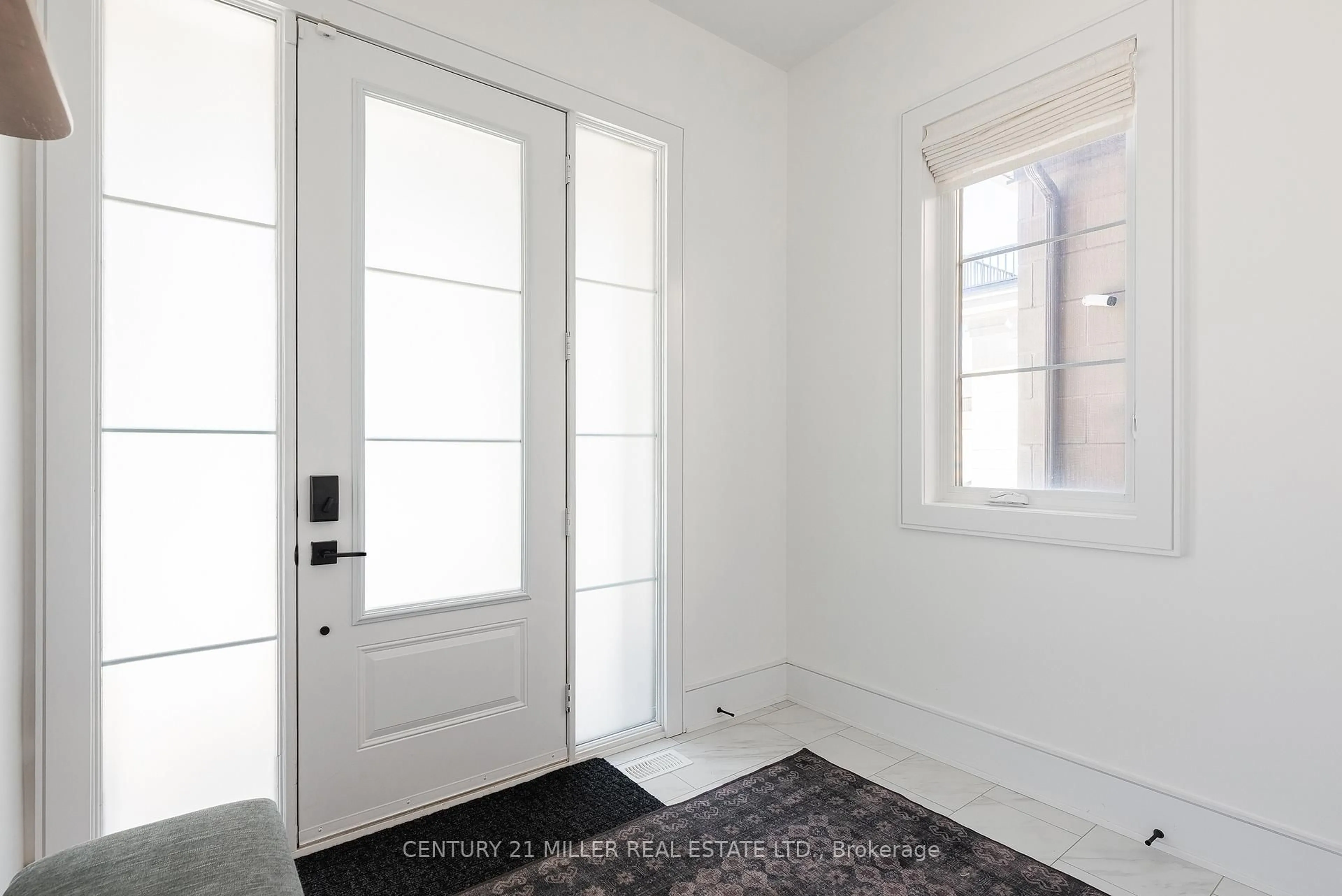 Indoor entryway for 46 Hallaran Rd, Oakville Ontario L6H 0Z8