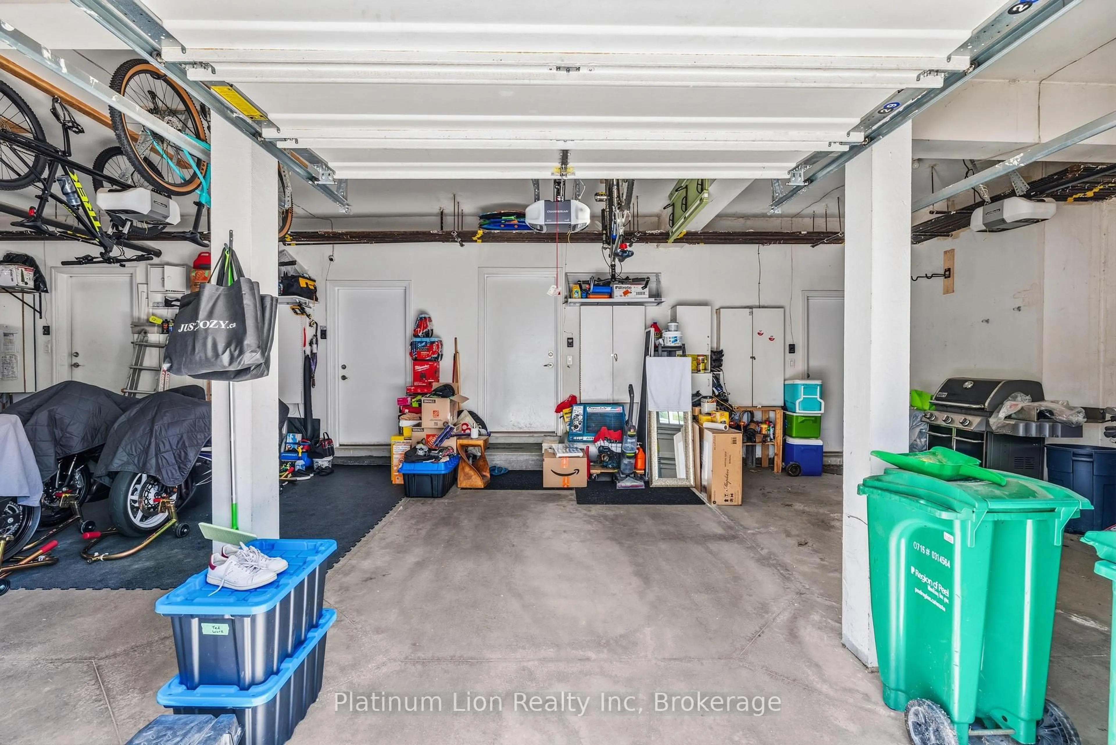 Indoor garage for 1011 Deta Rd #904, Mississauga Ontario L5E 0A2