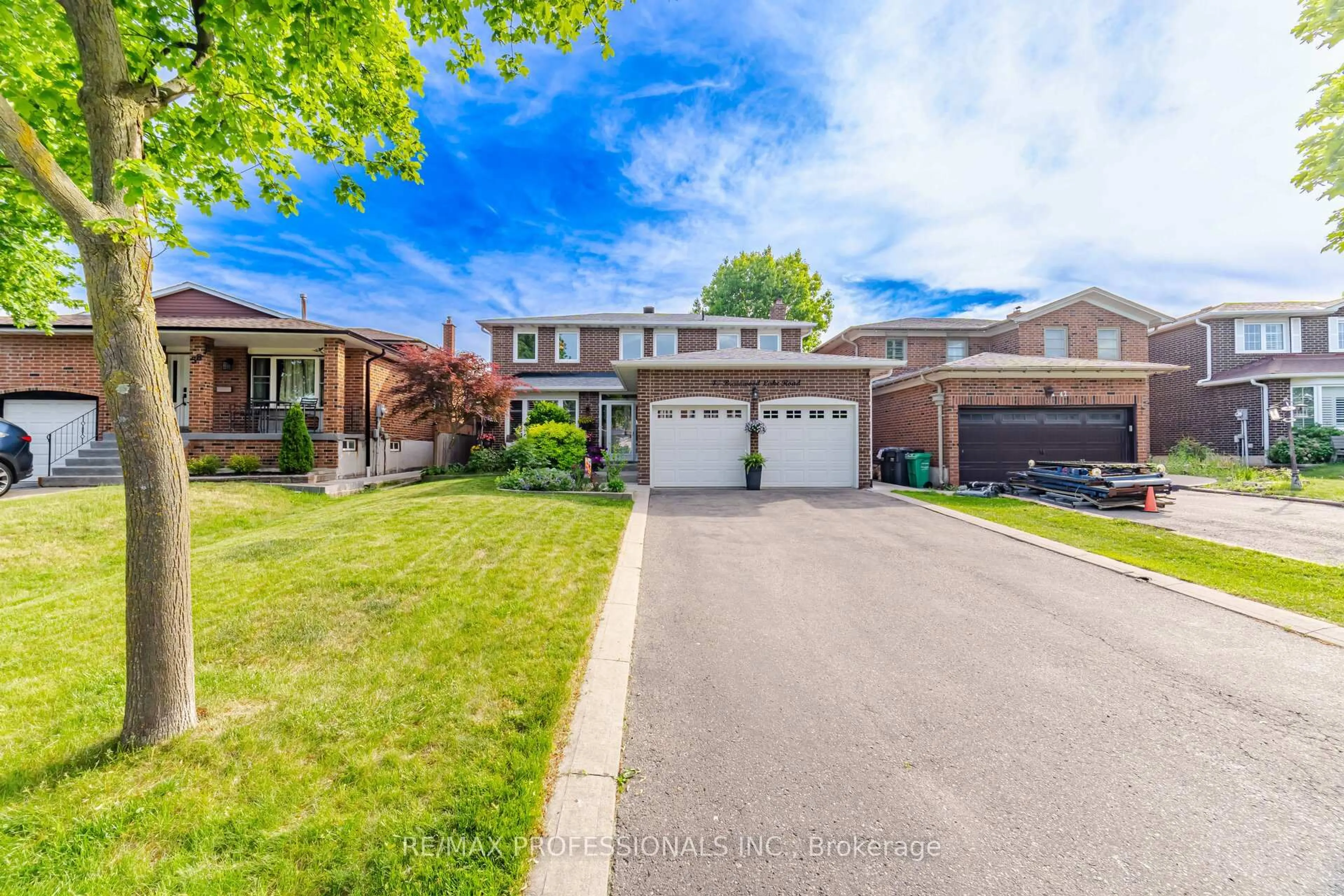 Home with brick exterior material, street for 40 Braidwood Lake Rd, Brampton Ontario L6Z 1X6