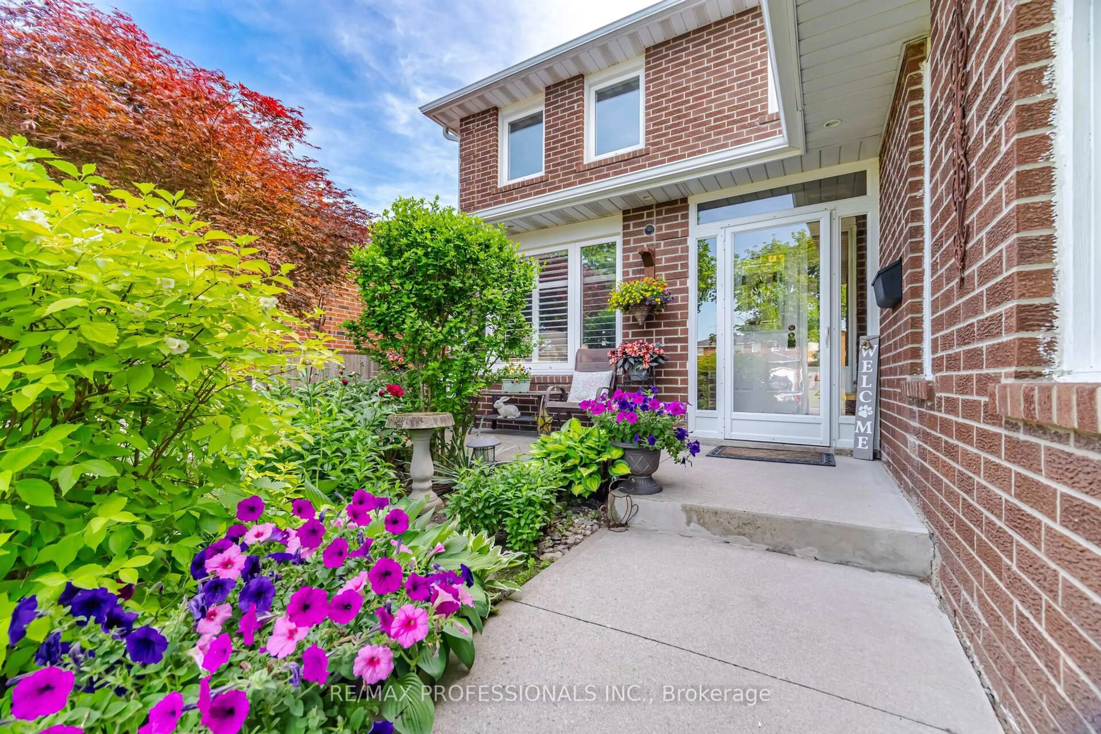 Home with brick exterior material, street for 40 Braidwood Lake Rd, Brampton Ontario L6Z 1X6