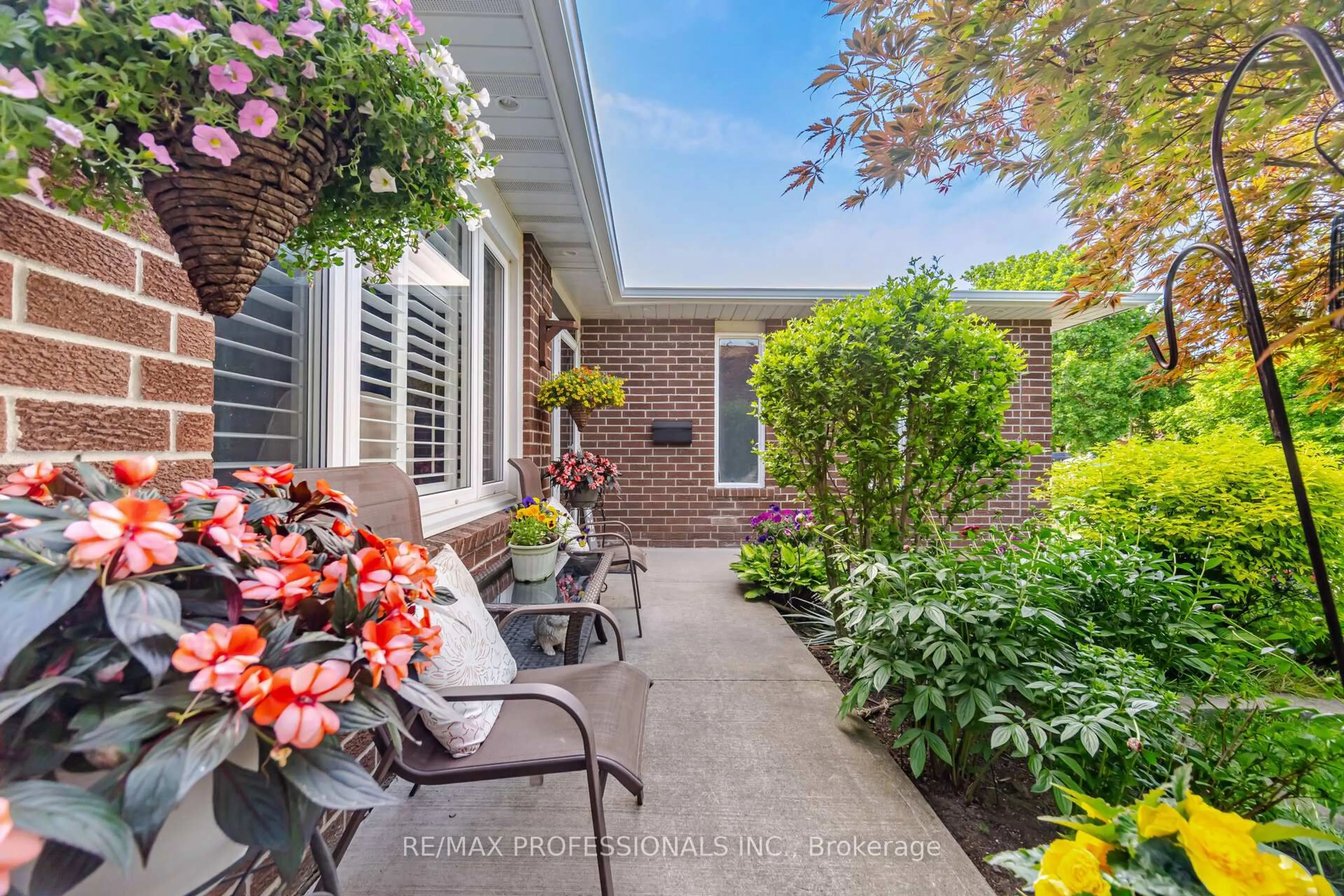 Patio, street for 40 Braidwood Lake Rd, Brampton Ontario L6Z 1X6