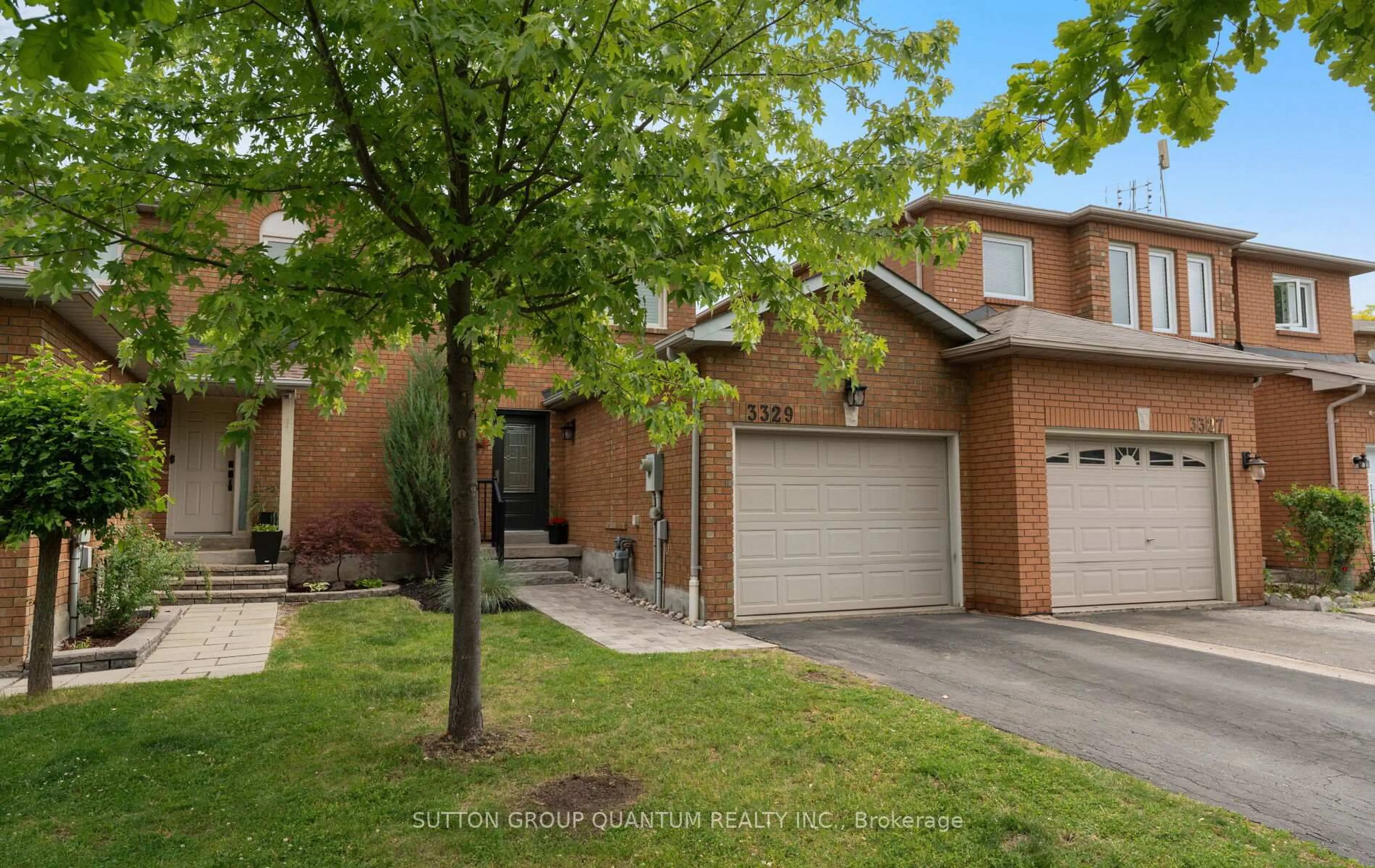 Home with brick exterior material, street for 3329 Bobwhite Mews, Mississauga Ontario L5N 6E8