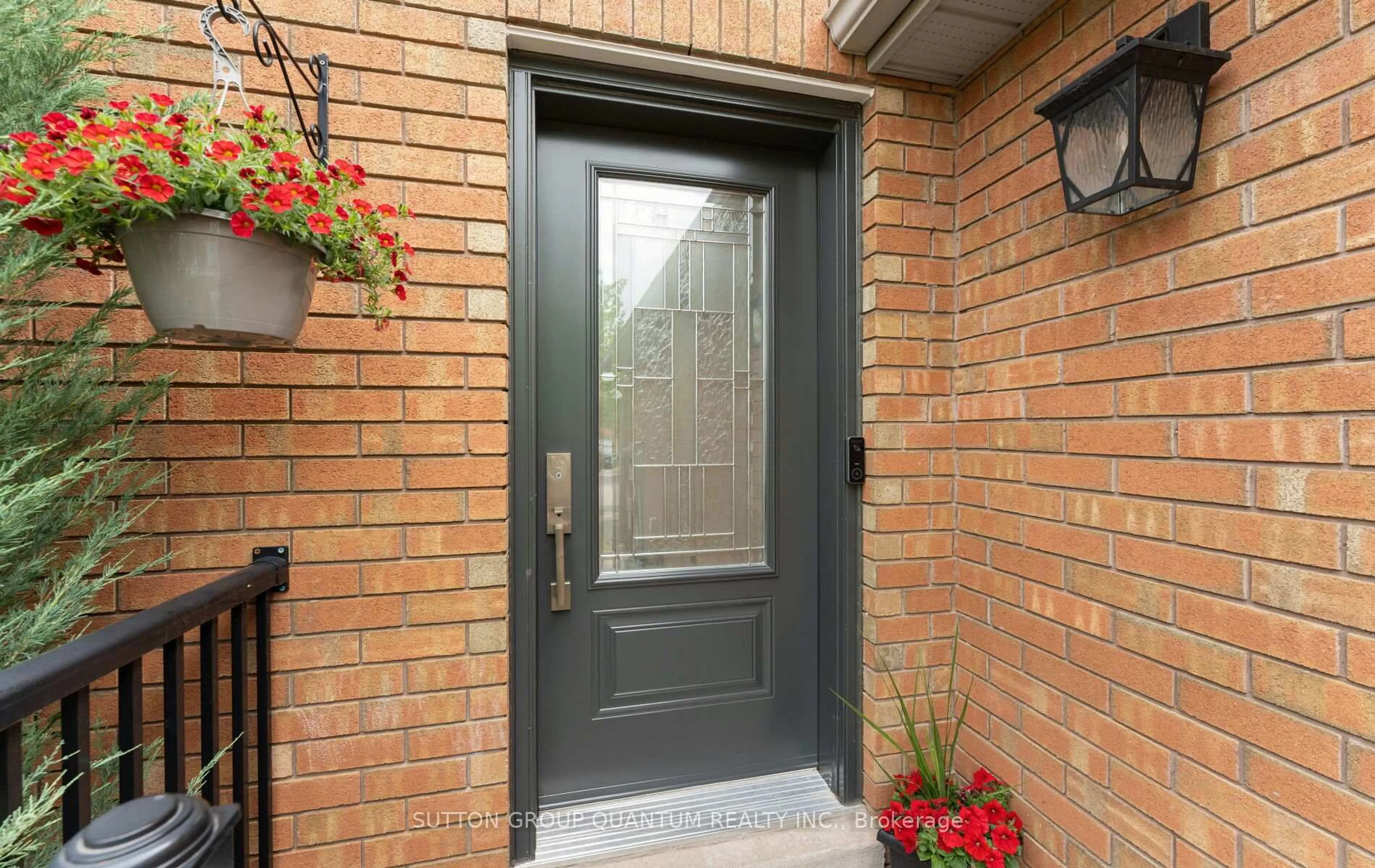 Indoor entryway for 3329 Bobwhite Mews, Mississauga Ontario L5N 6E8