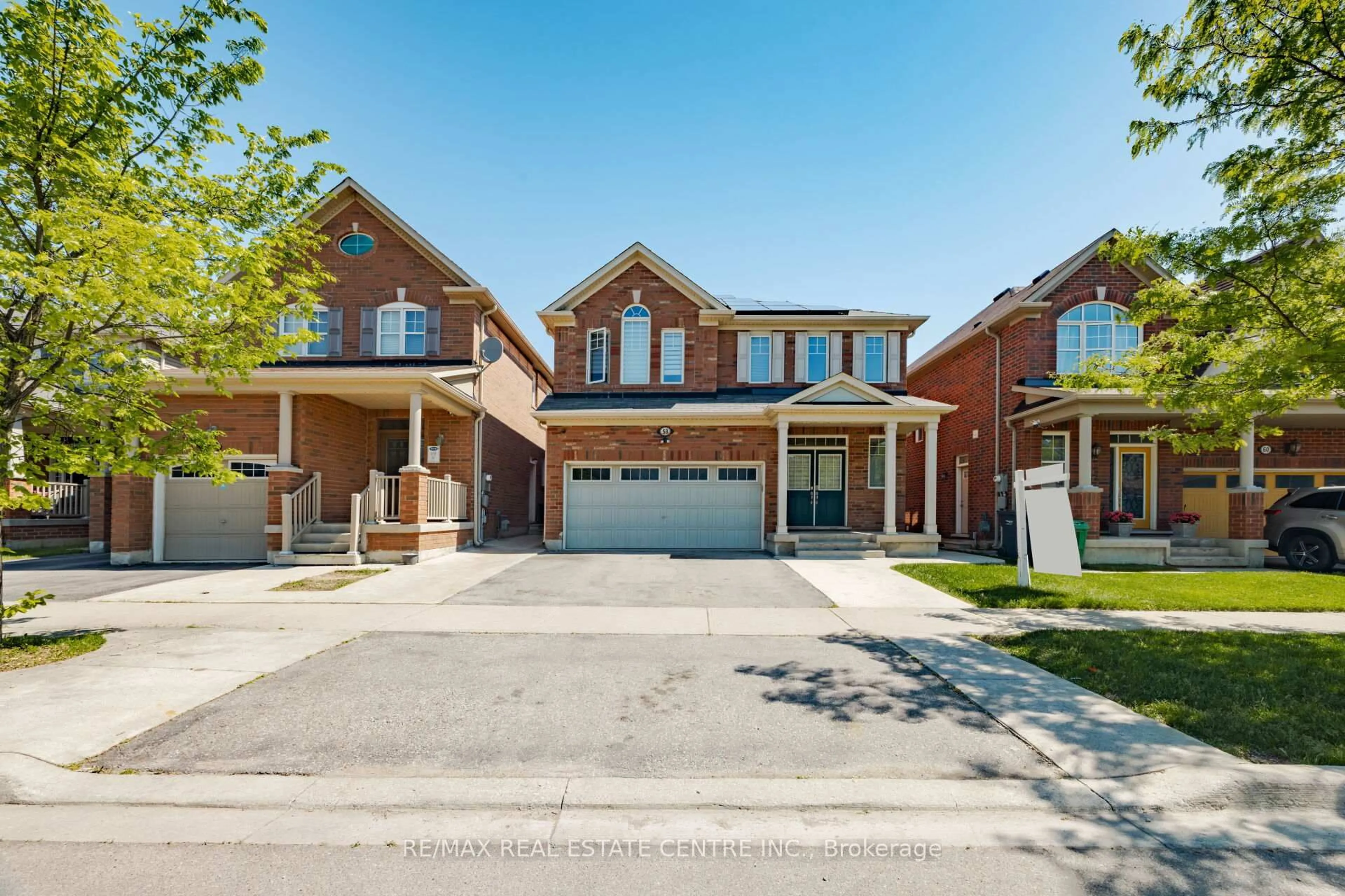 Home with brick exterior material, street for 58 Seafair Cres, Brampton Ontario L6Y 5W3