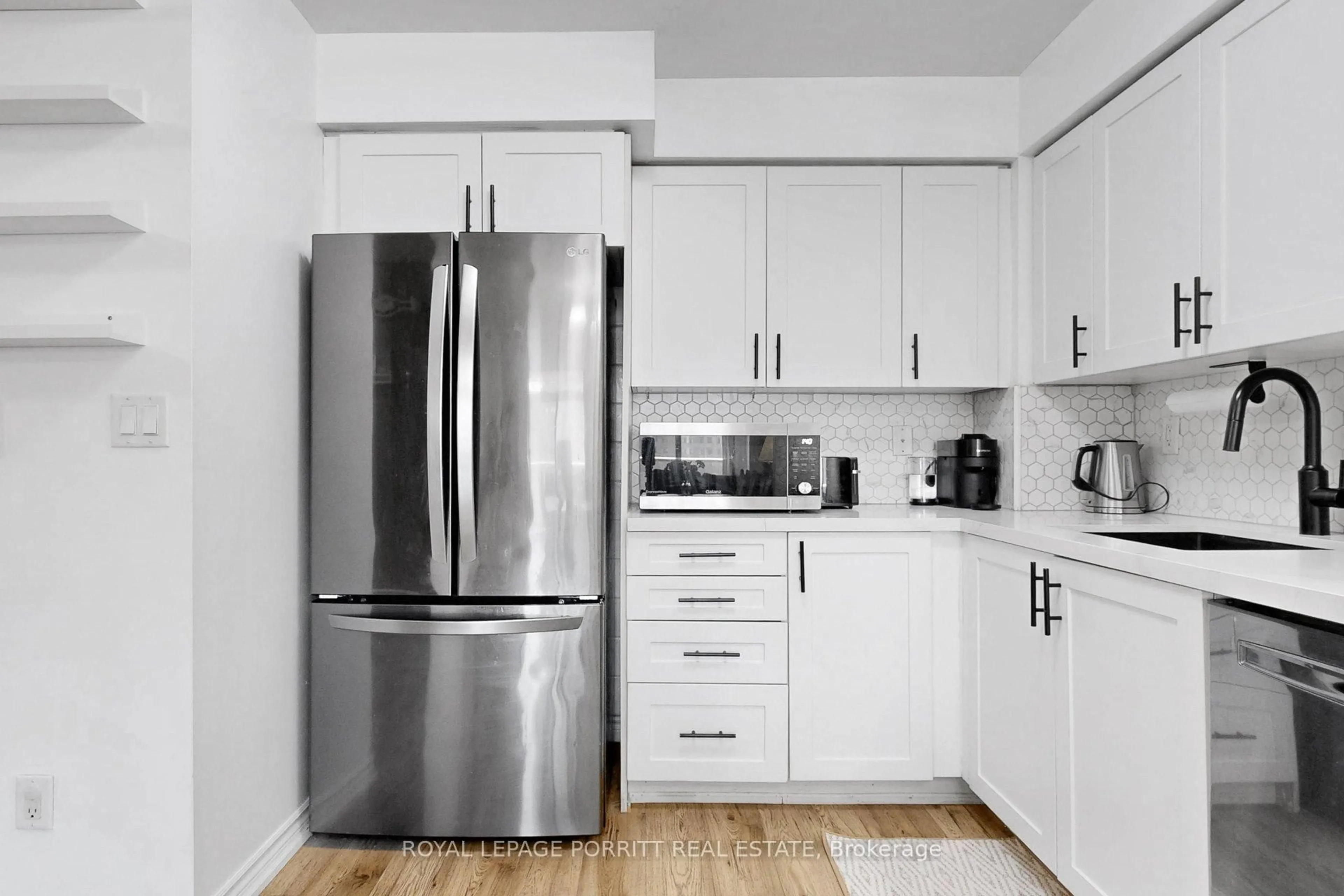 Standard kitchen, unknown for 3888 Duke Of York Blvd #927, Mississauga Ontario L5A 4P5