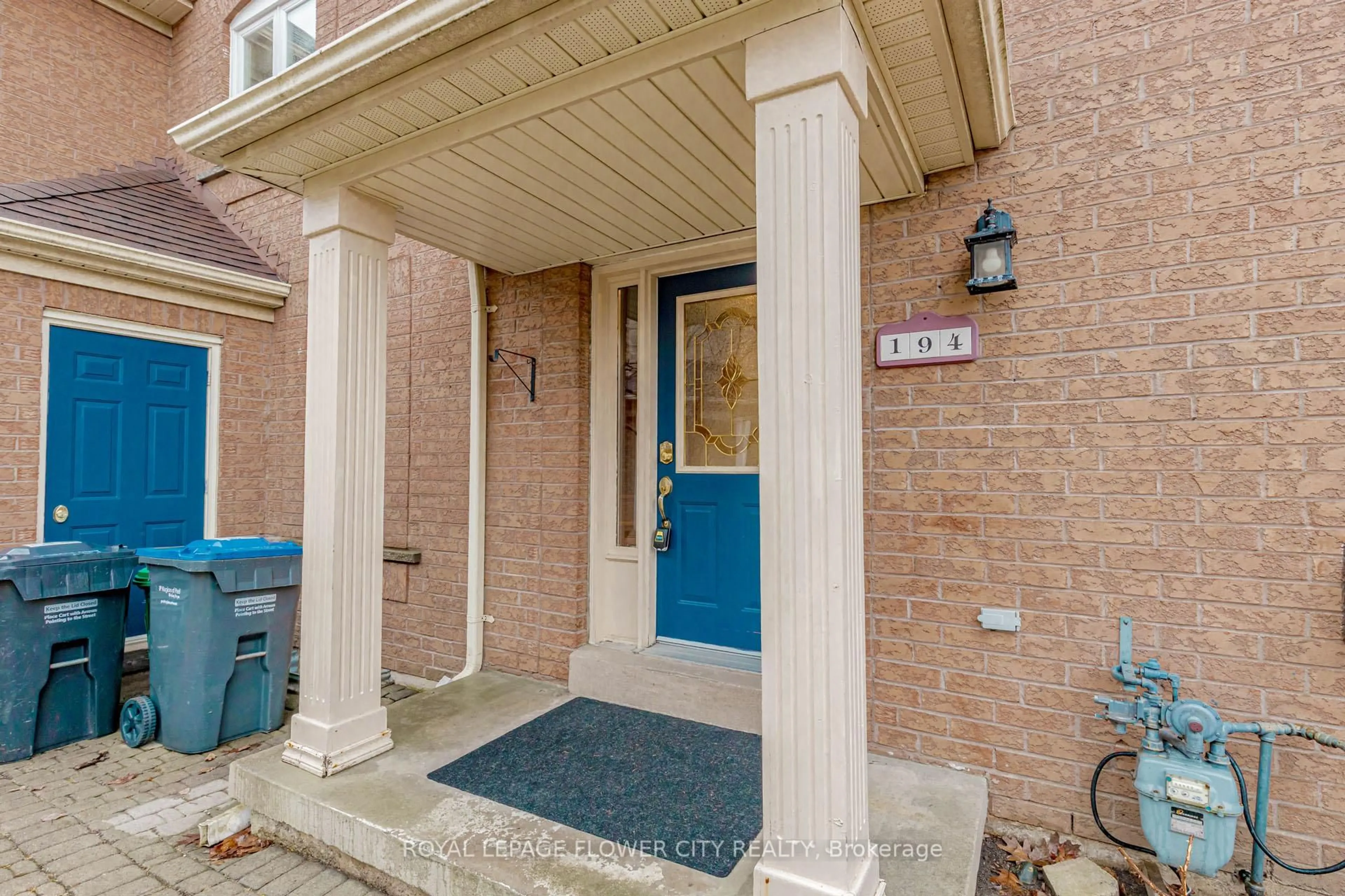 Indoor entryway for 194 Pressed Brick Dr, Brampton Ontario L6V 4K7