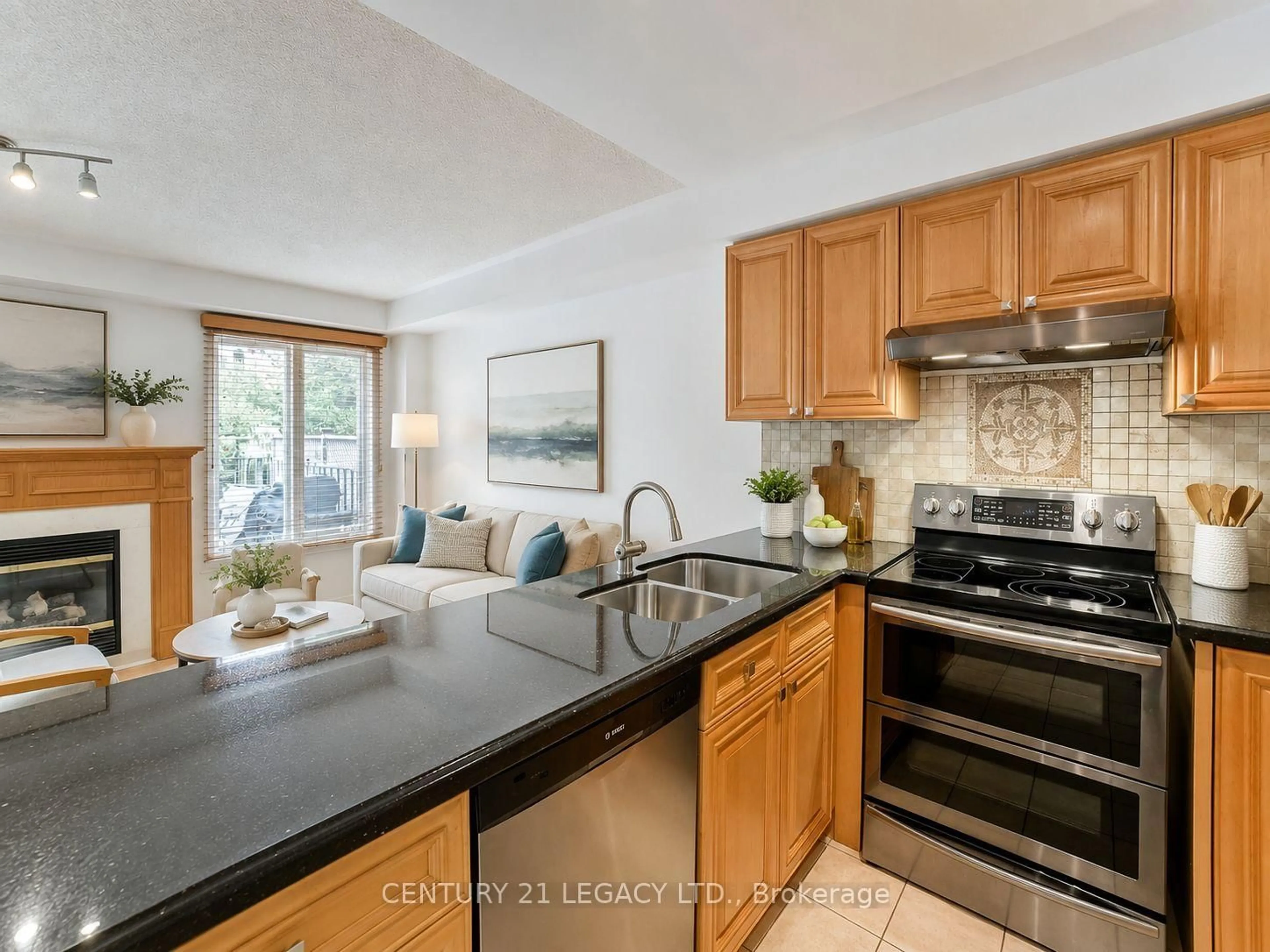 Open concept kitchen, ceramic/tile floor for 1098 Carding Mill Pl, Mississauga Ontario L5W 1C5