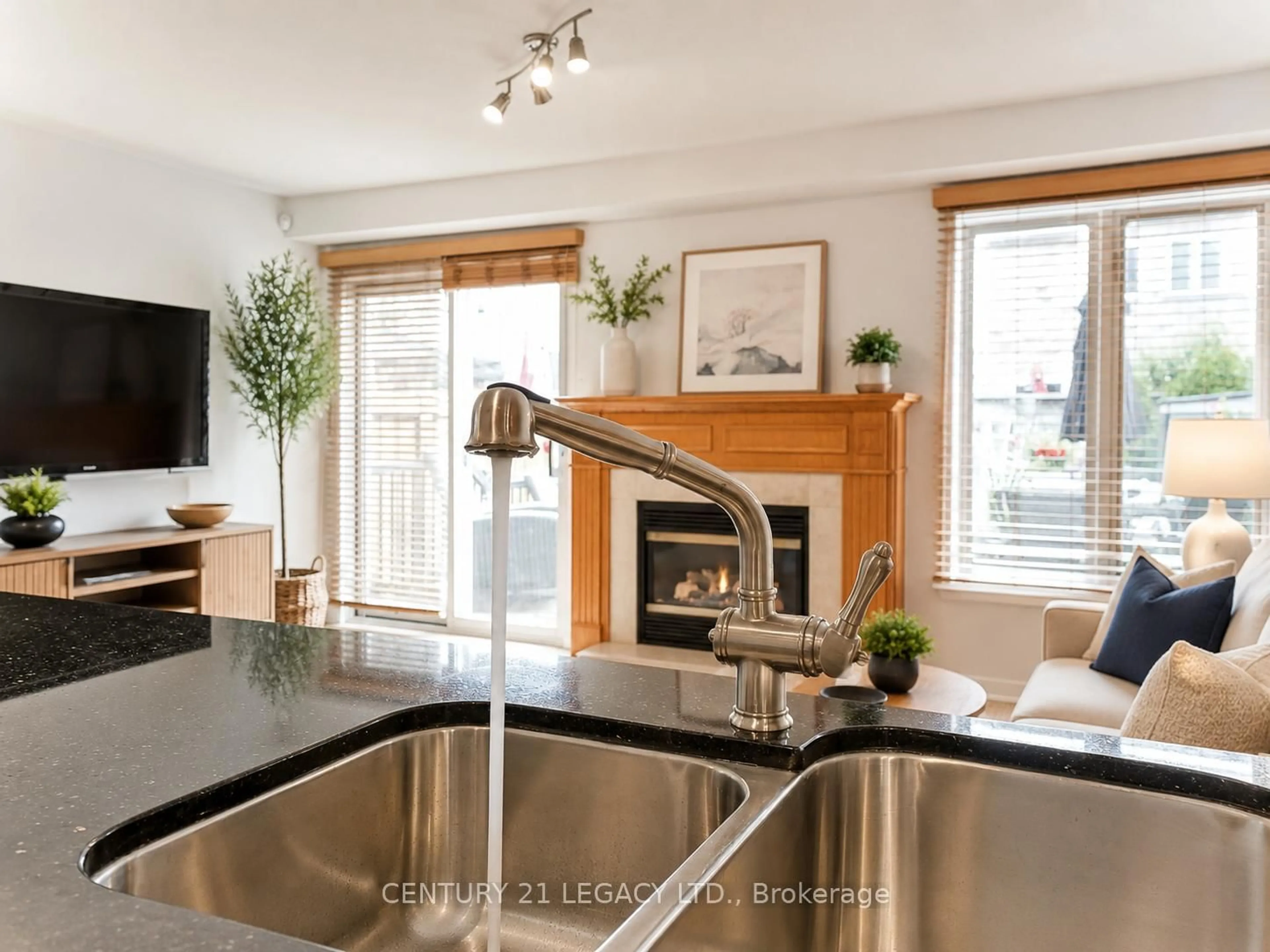 Contemporary kitchen, unknown for 1098 Carding Mill Pl, Mississauga Ontario L5W 1C5