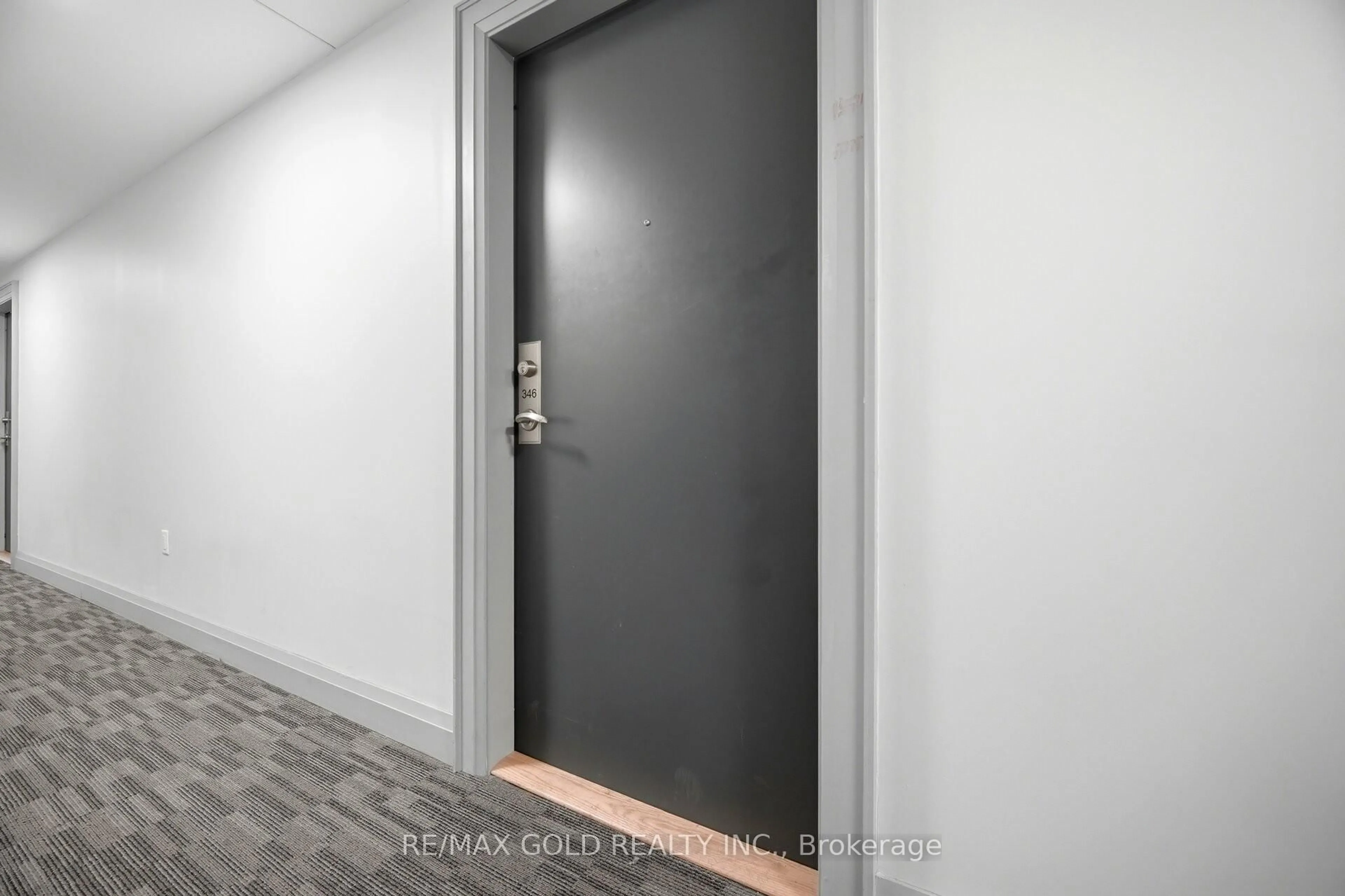 Indoor entryway for 75 Attmar Dr #346, Brampton Ontario L6P 0Y6