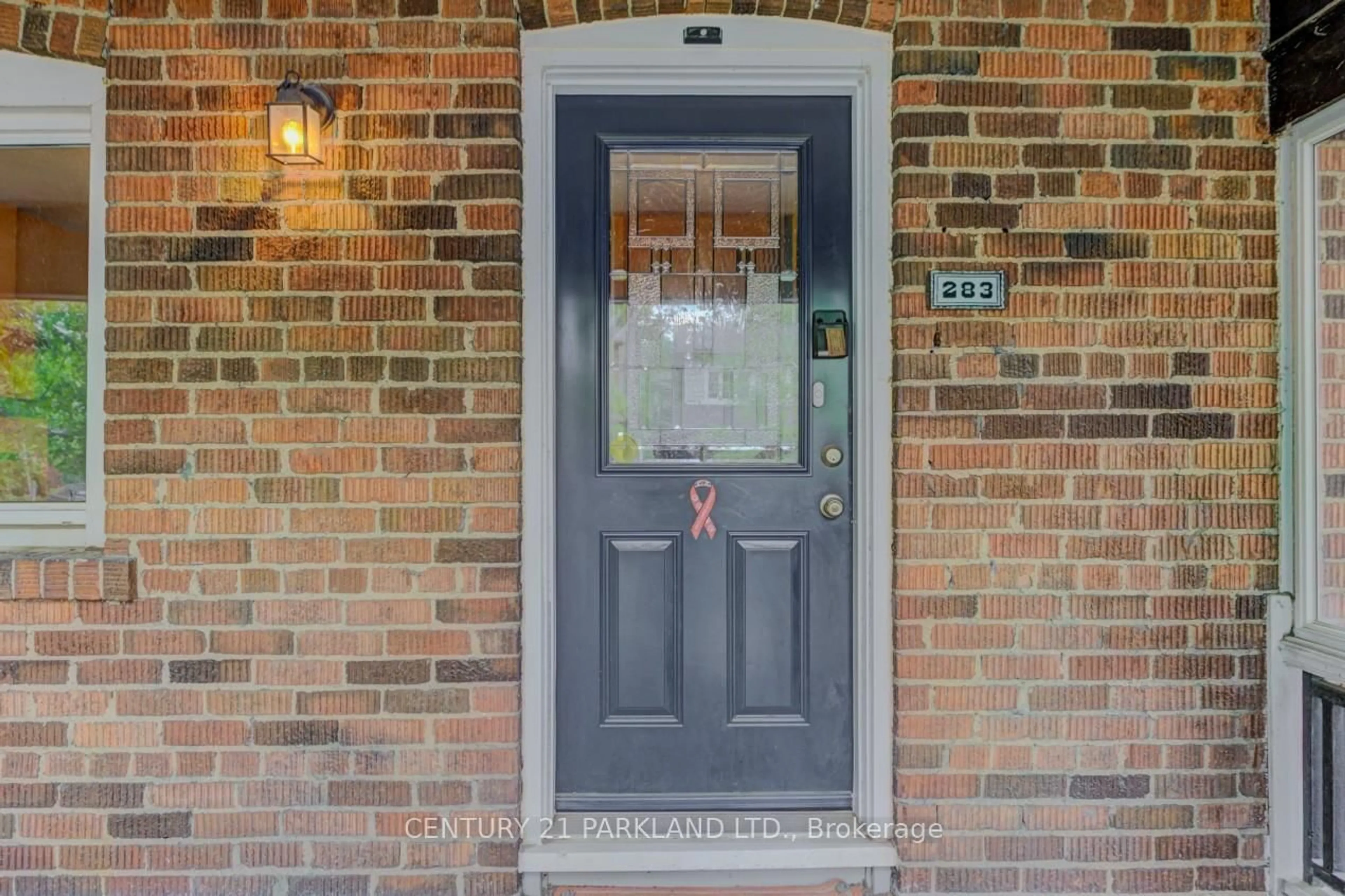 Indoor entryway for 283 Willard Ave, Toronto Ontario M6S 3R1