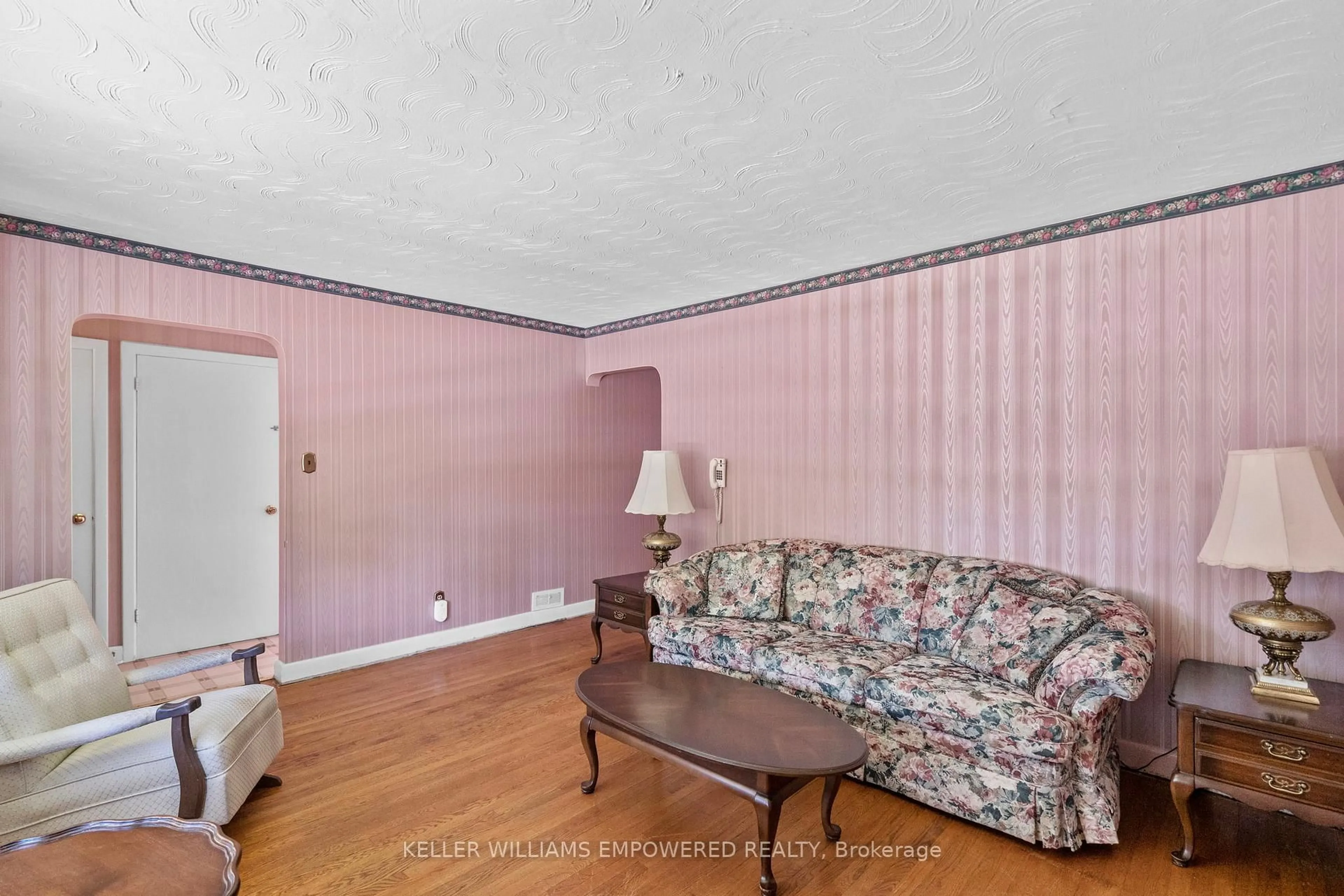 Living room with furniture, unknown for 88 Edgecroft Rd, Toronto Ontario M8Z 2C3