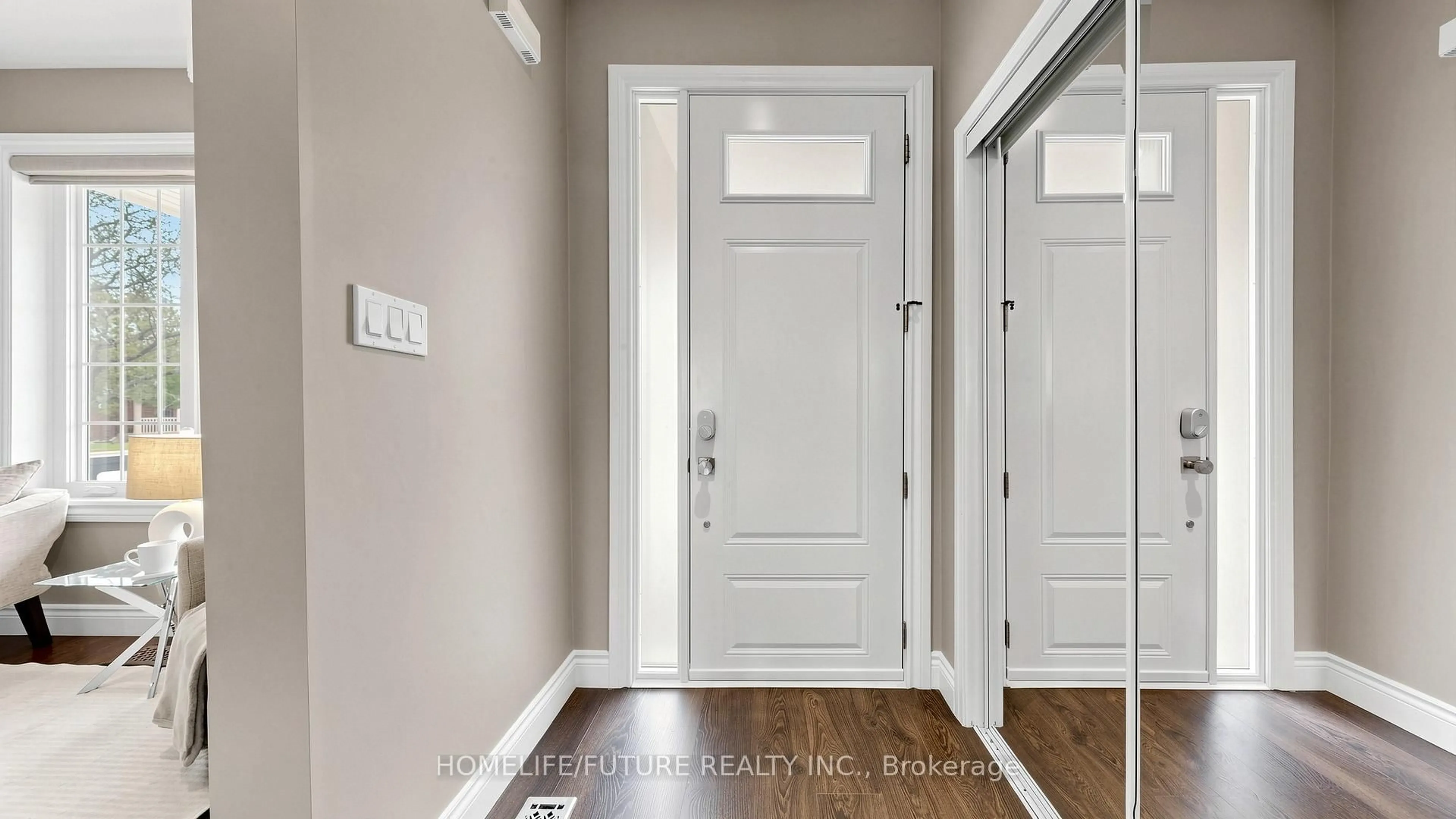 Indoor entryway for 2440 Hollybrook Dr, Oakville Ontario L6M 4S8