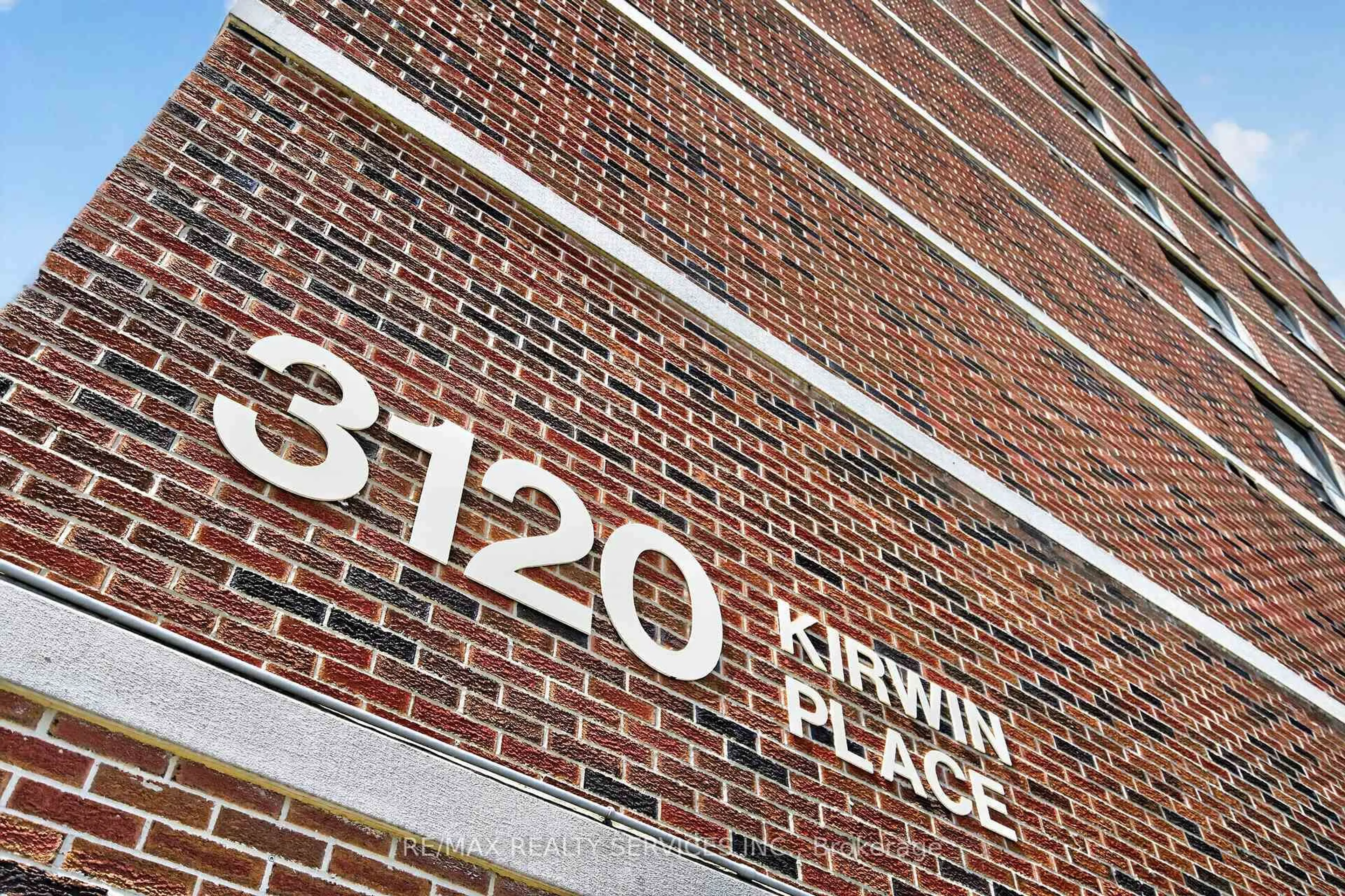 Patio, building for 3120 Kirwin Ave #210, Mississauga Ontario L5A 3R2