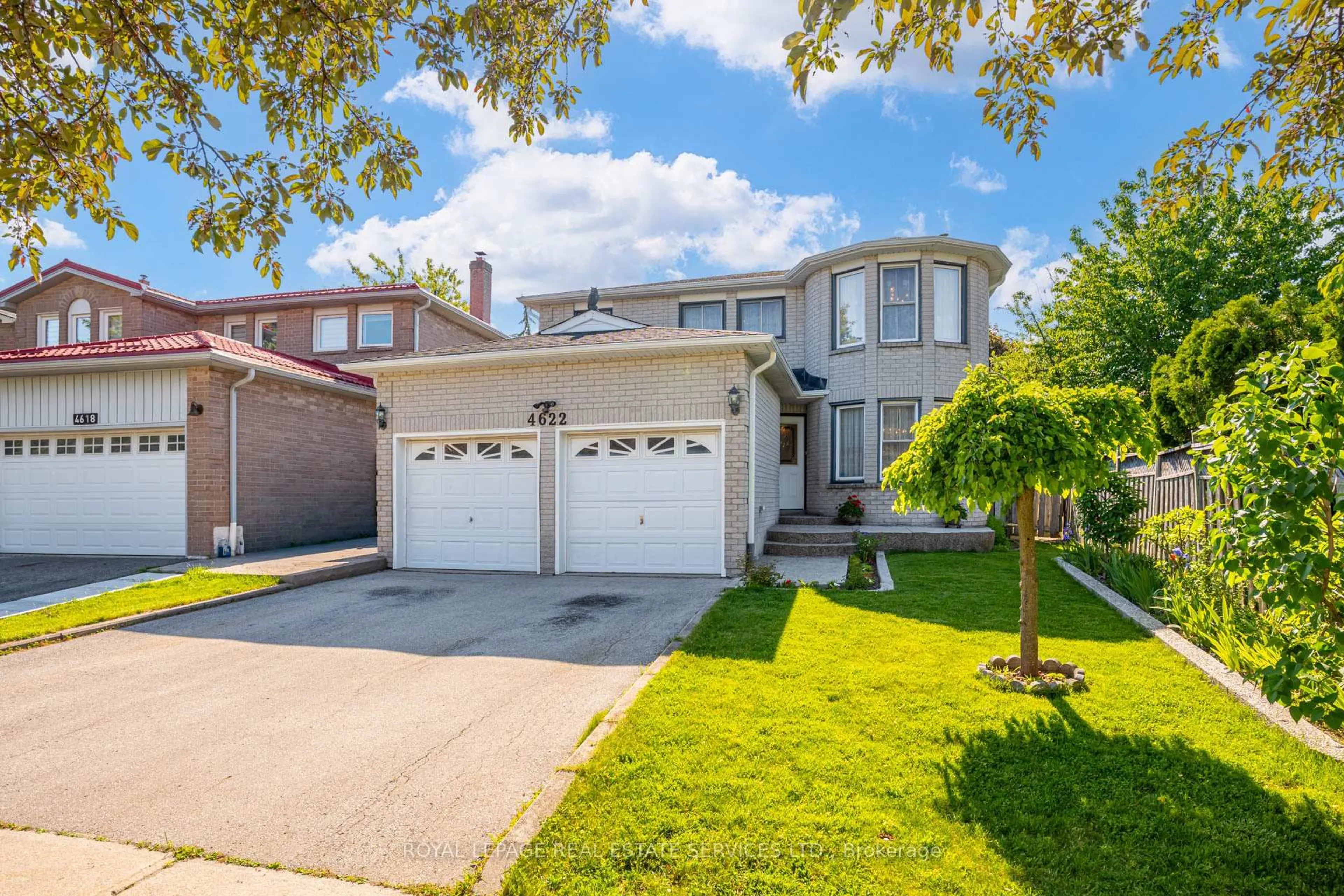 Home with vinyl exterior material, street for 4622 Bismark Cres, Mississauga Ontario L5R 1K2