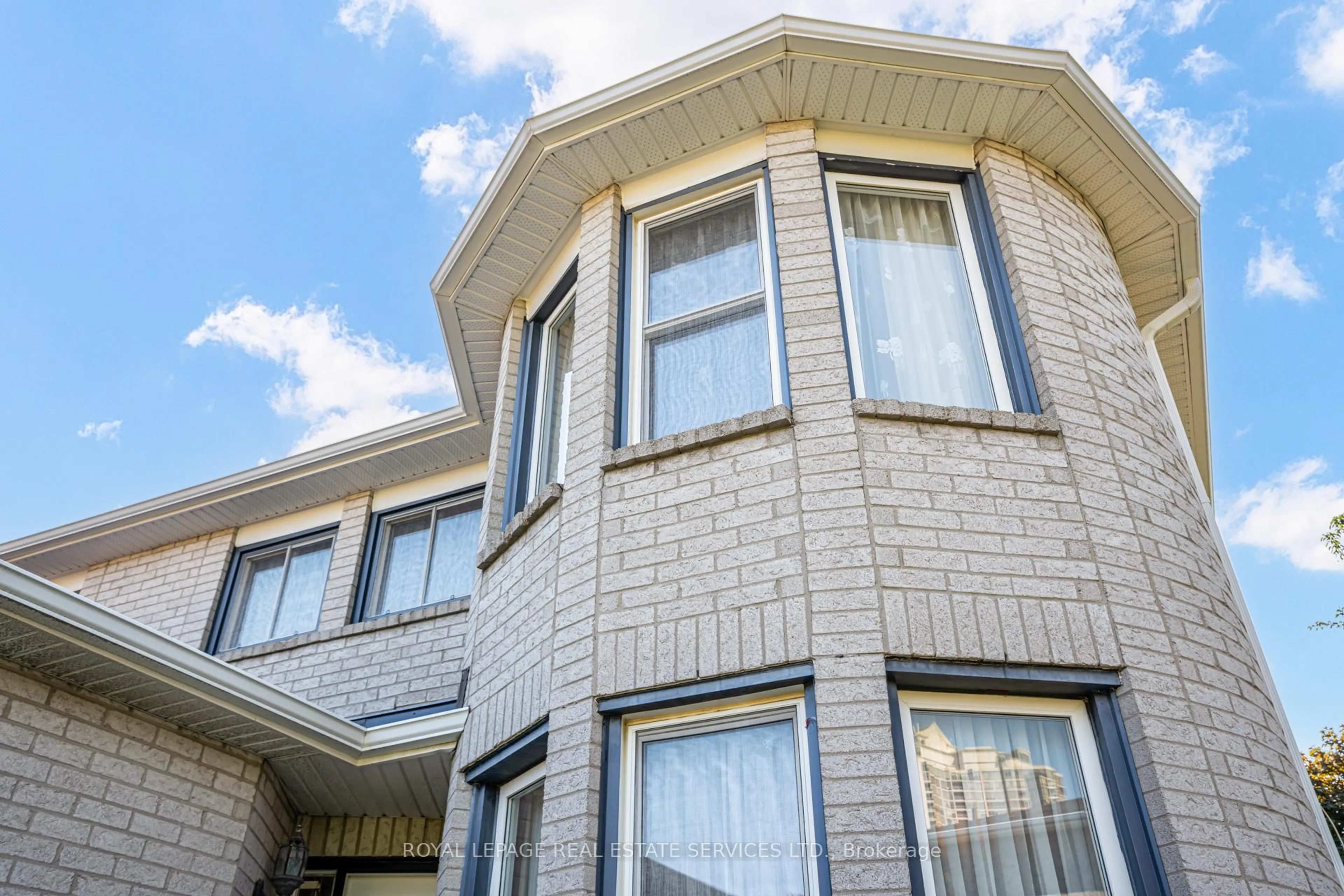 Home with vinyl exterior material, building for 4622 Bismark Cres, Mississauga Ontario L5R 1K2