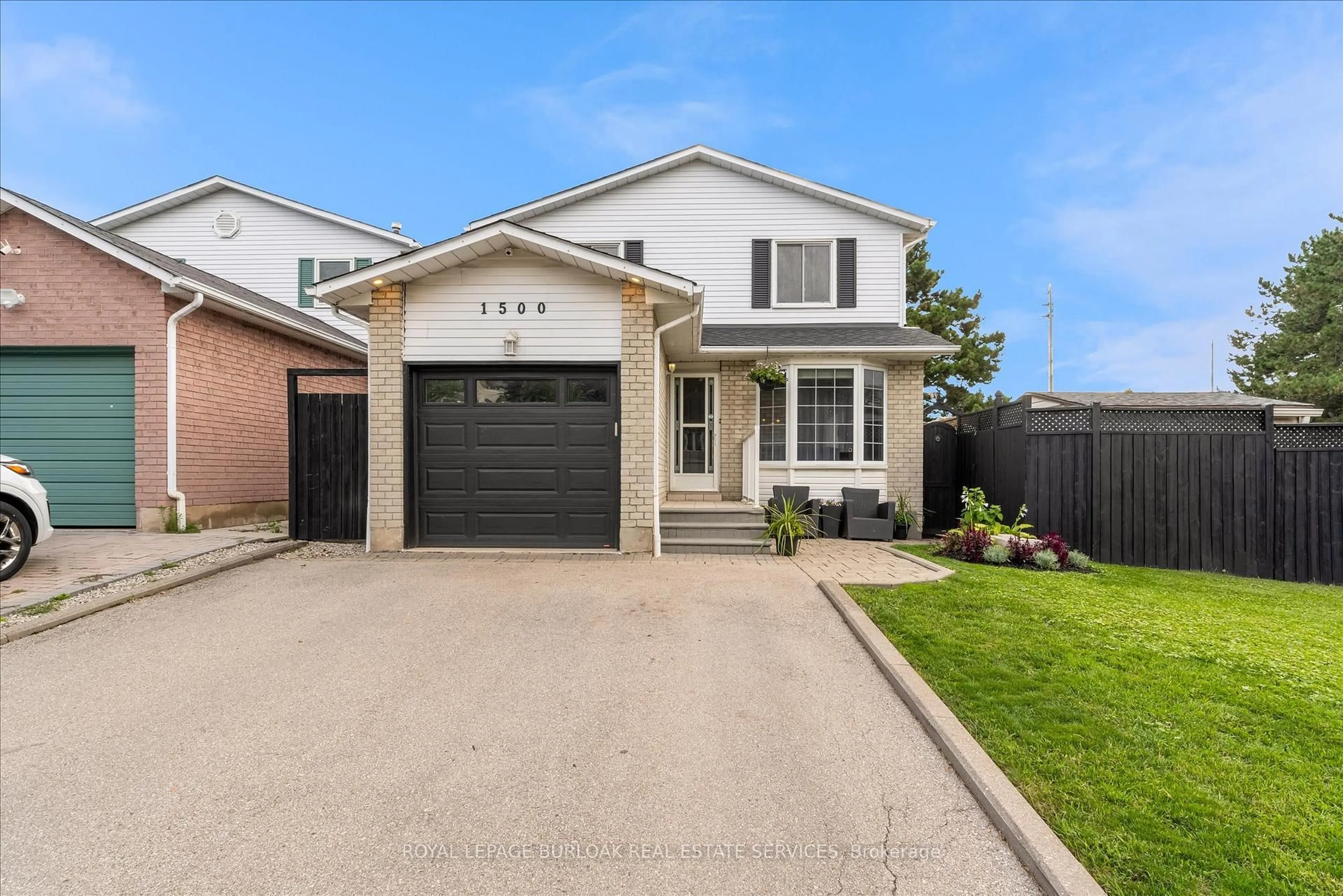 Home with vinyl exterior material, street for 1500 Riley Ave, Burlington Ontario L7M 3C1