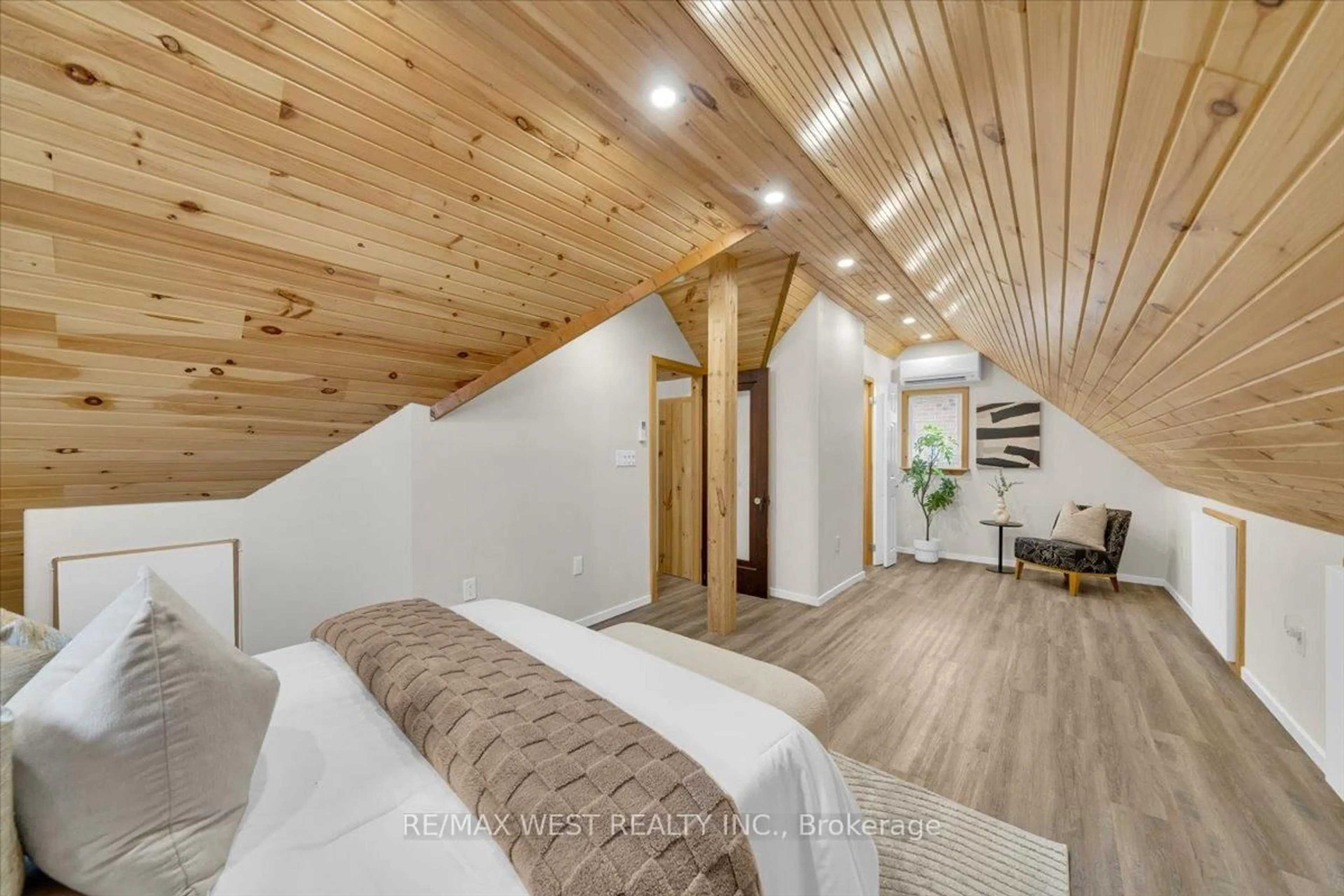 A pic of a room for 35 Gort Ave, Toronto Ontario M8W 3Y7