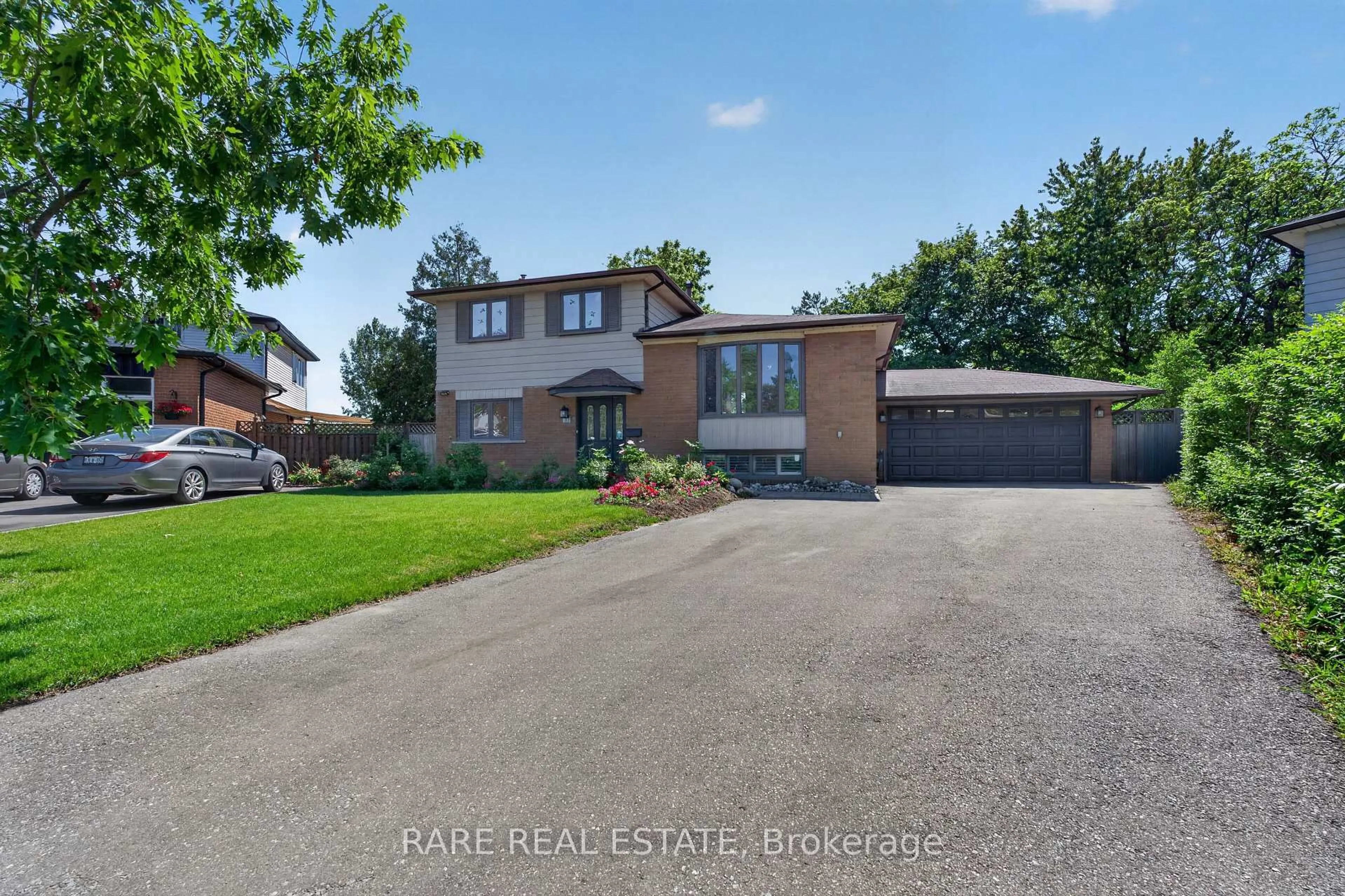 A pic from outside/outdoor area/front of a property/back of a property/a pic from drone, street for 14 Exeter Pl, Brampton Ontario L6T 1Y4