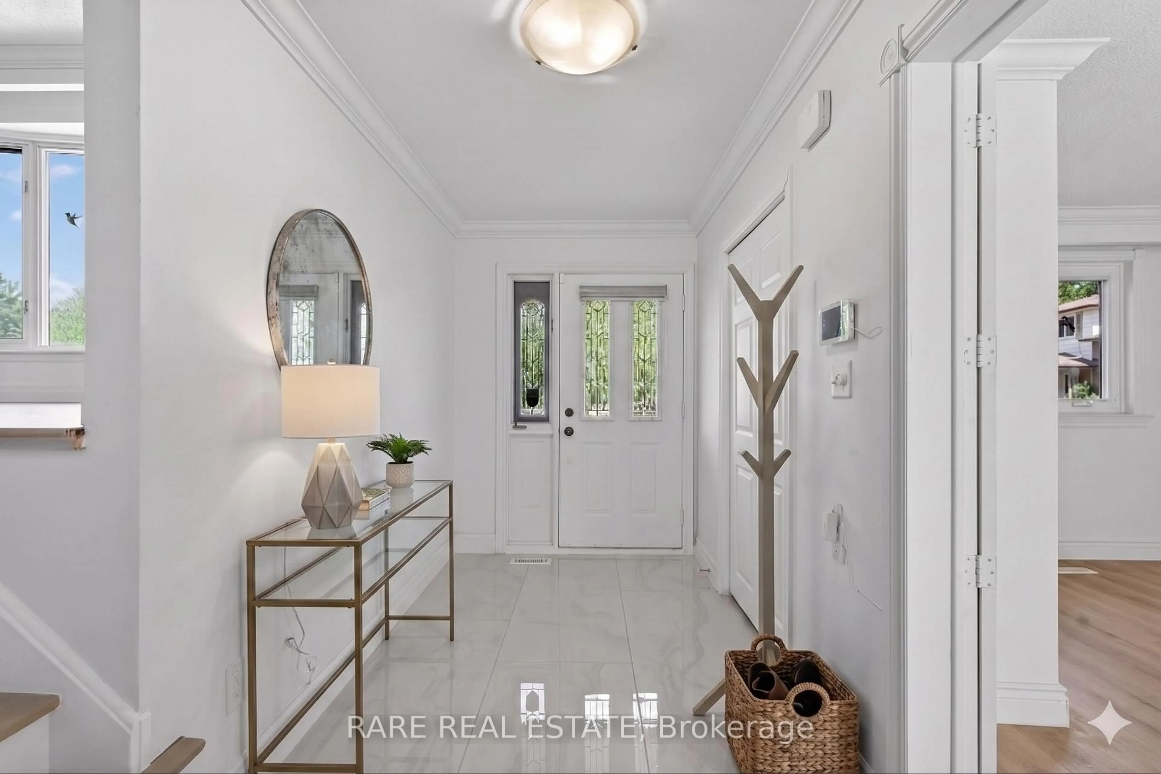 Indoor entryway for 14 Exeter Pl, Brampton Ontario L6T 1Y4