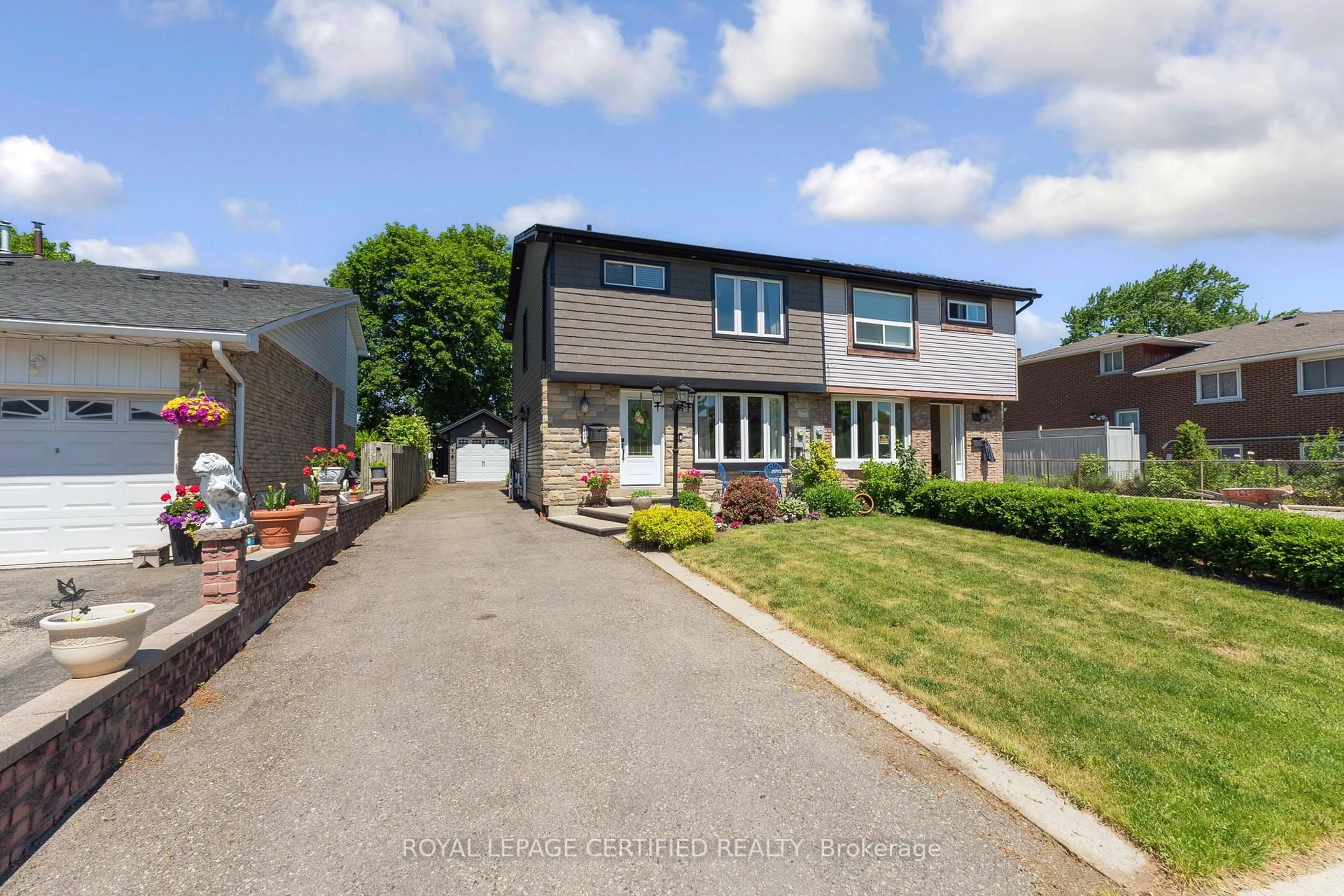 A pic from outside/outdoor area/front of a property/back of a property/a pic from drone, street for 138 Beech St, Brampton Ontario L6V 1V6