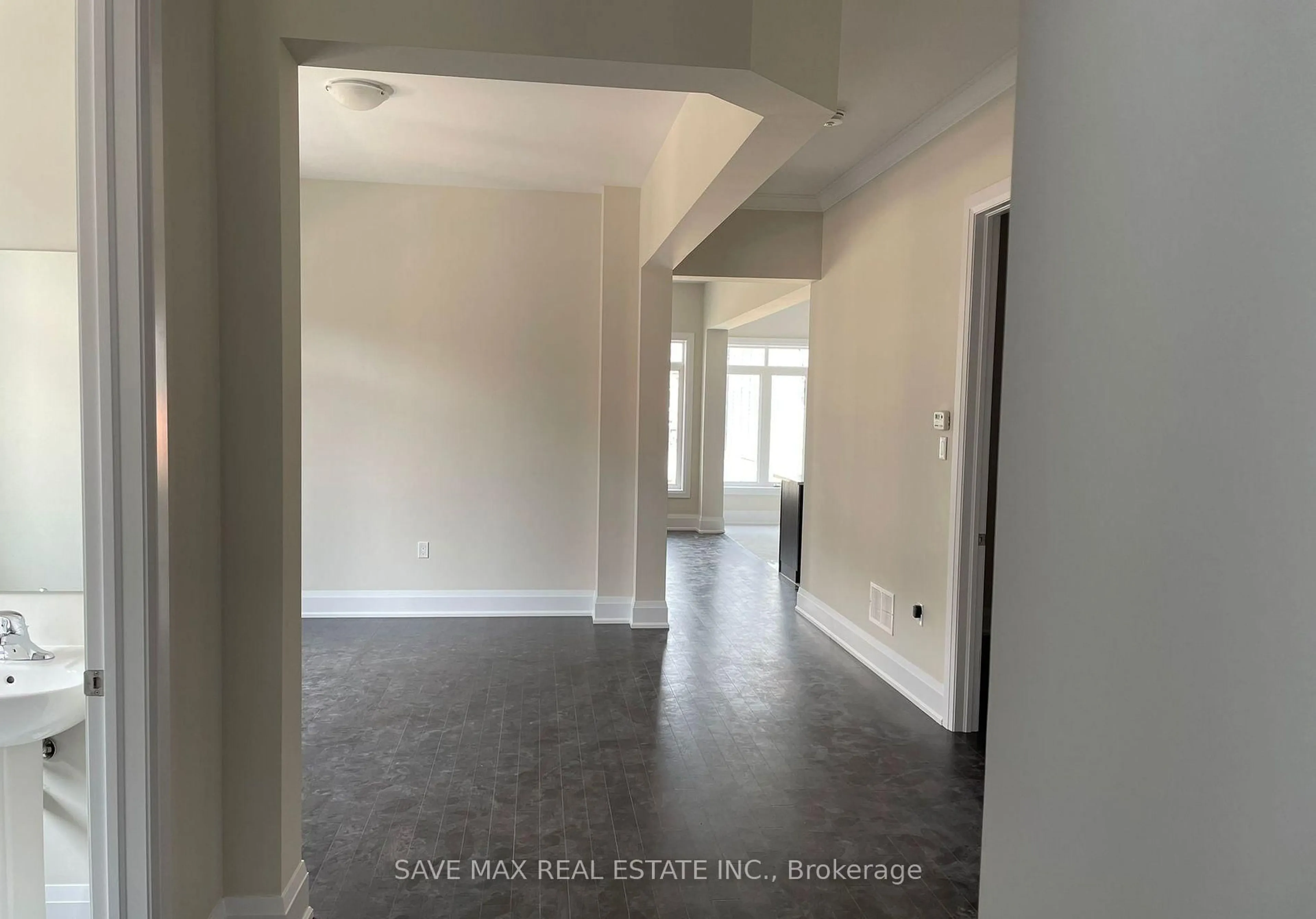 Indoor entryway for 68 Stowmarket St, Caledon Ontario L7C 3Y5