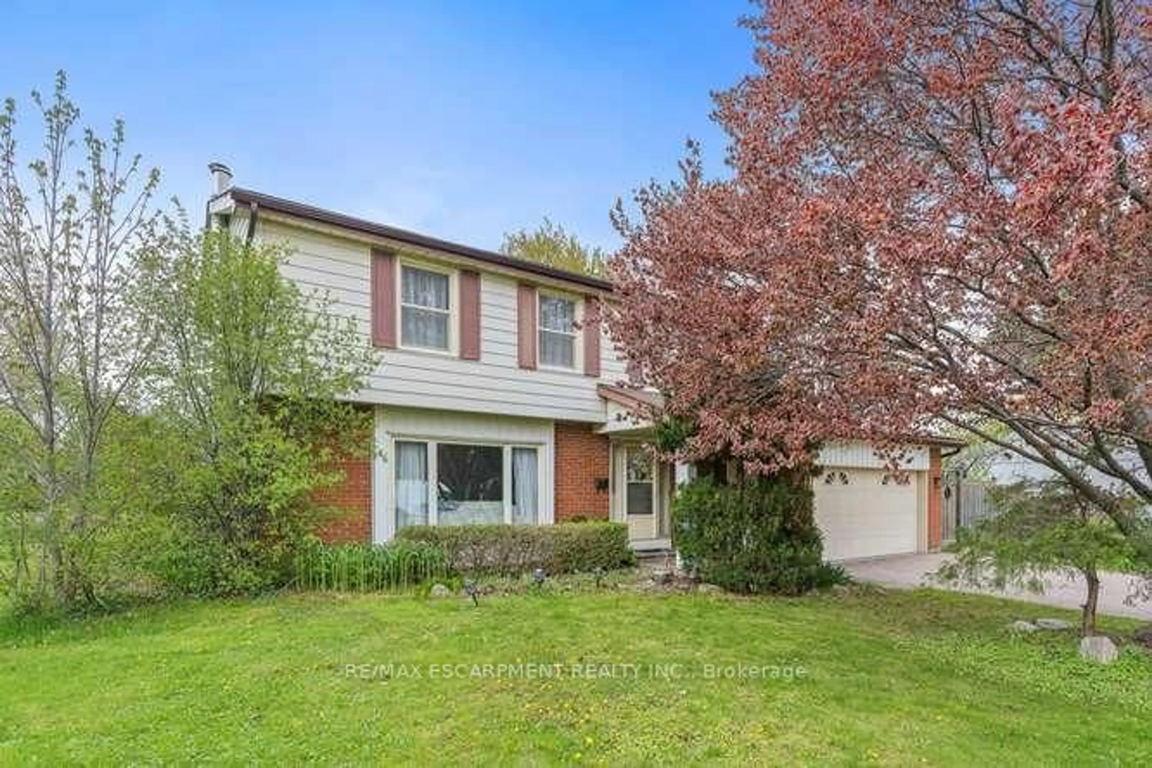 Home with vinyl exterior material, street for 56 Cavendish Cres, Brampton Ontario L6T 1Z4