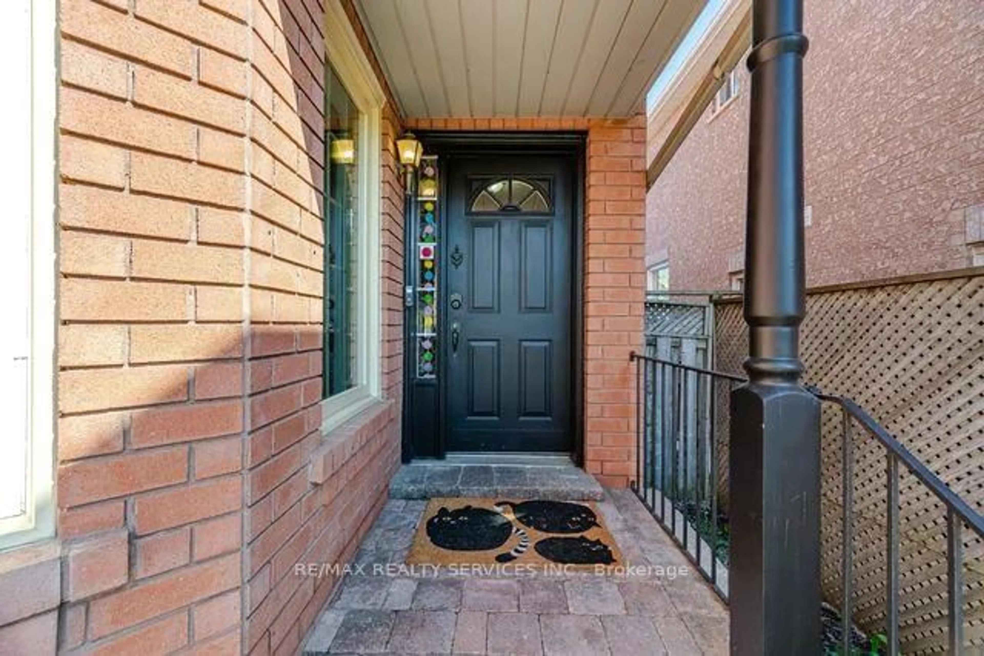 Indoor entryway for 8 Safari Crt, Brampton Ontario L7A 1G8