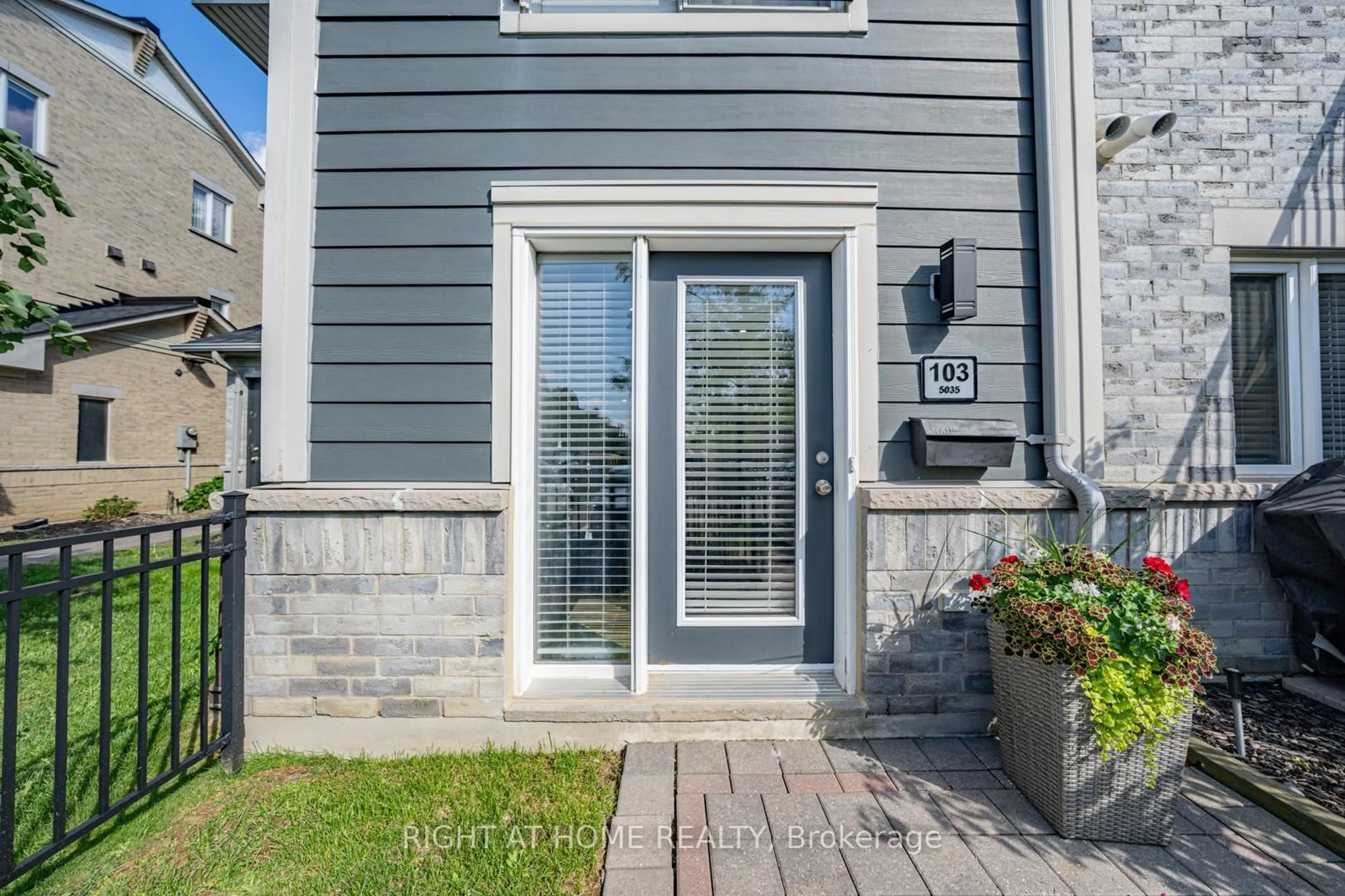 Unknown for 5035 Oscar Peterson Blvd #103, Mississauga Ontario L5M 0P4