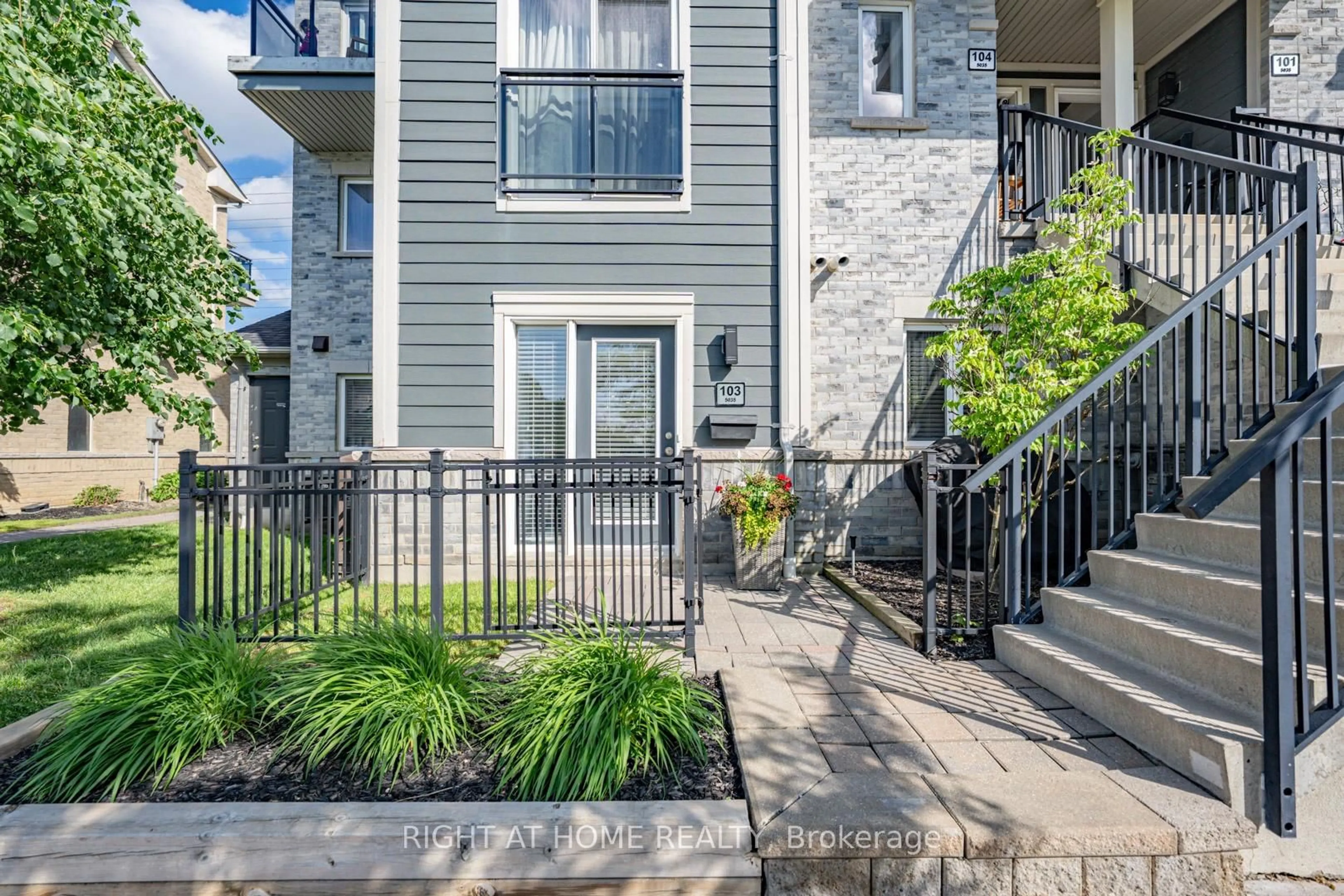 Unknown for 5035 Oscar Peterson Blvd #103, Mississauga Ontario L5M 0P4