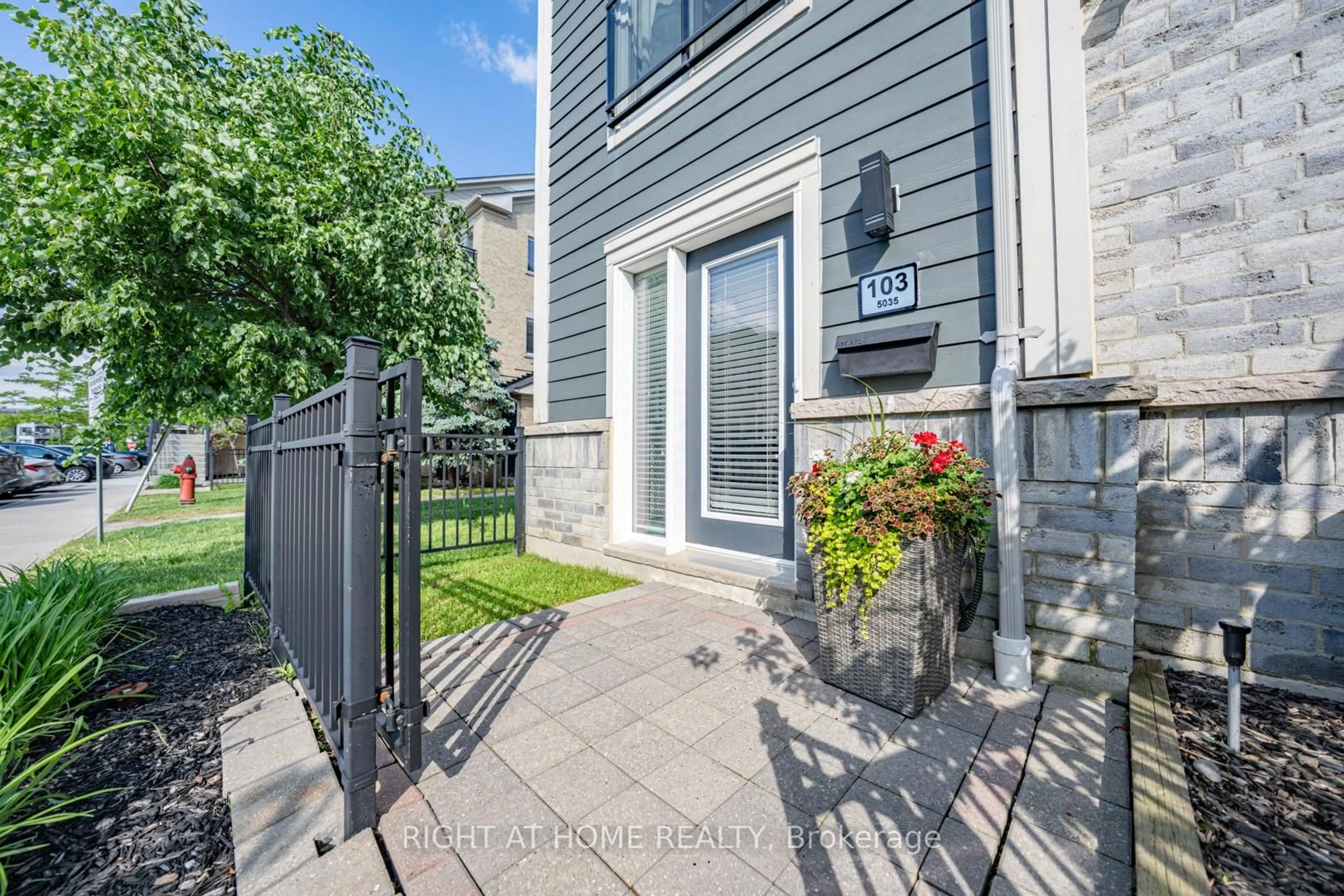Unknown for 5035 Oscar Peterson Blvd #103, Mississauga Ontario L5M 0P4