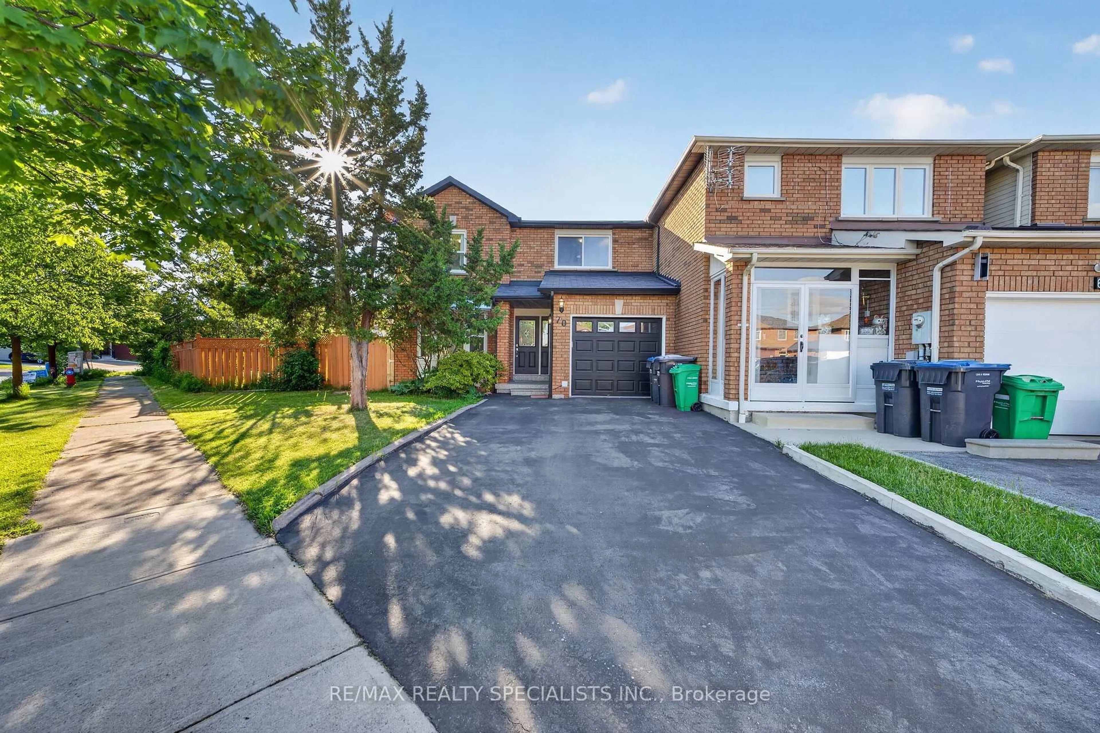 A pic from outside/outdoor area/front of a property/back of a property/a pic from drone, street for 70 Tulip Dr, Brampton Ontario L6Y 3W7