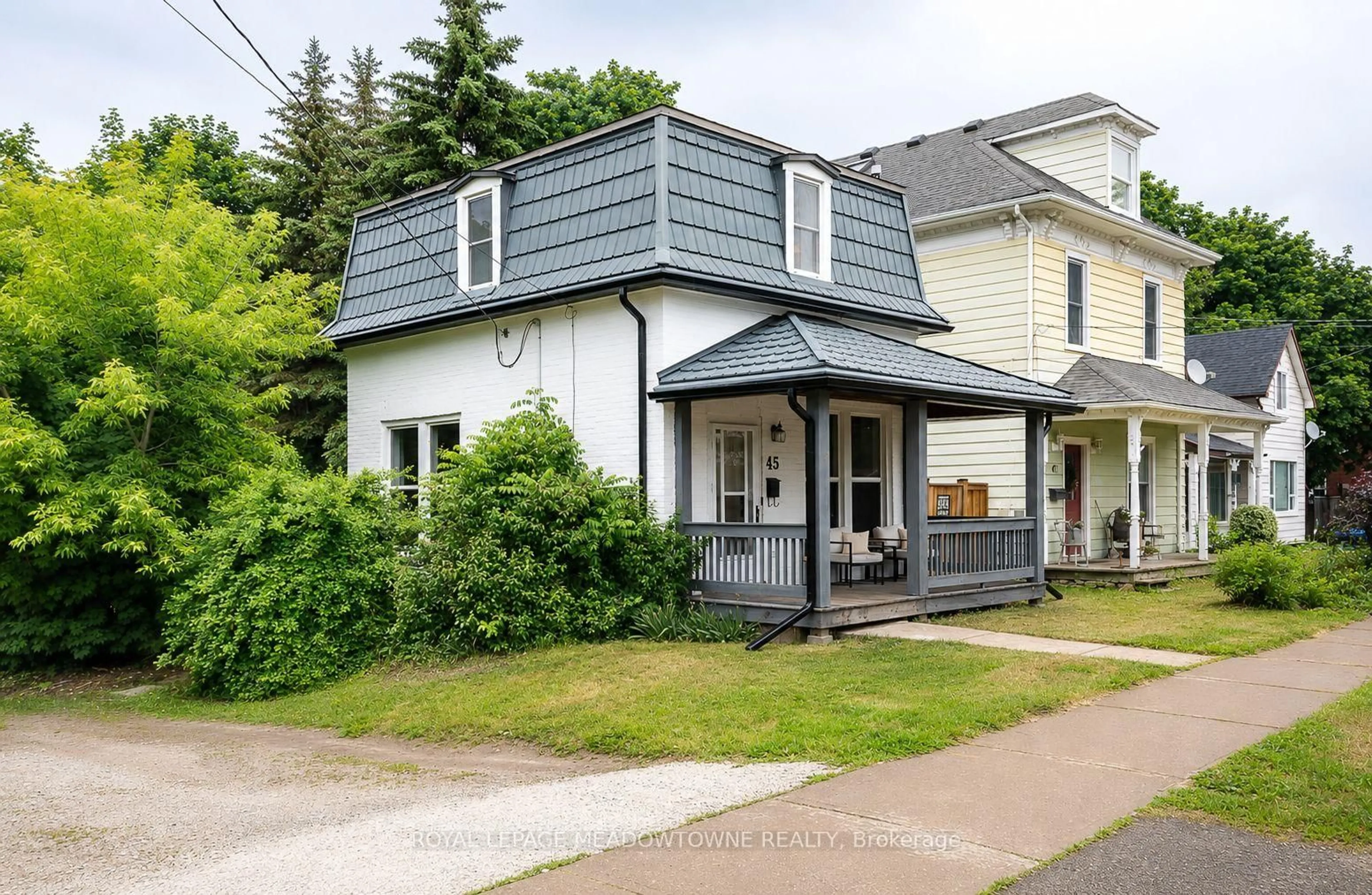 Home with vinyl exterior material, street for 45 King St, Halton Hills Ontario L7G 2G3