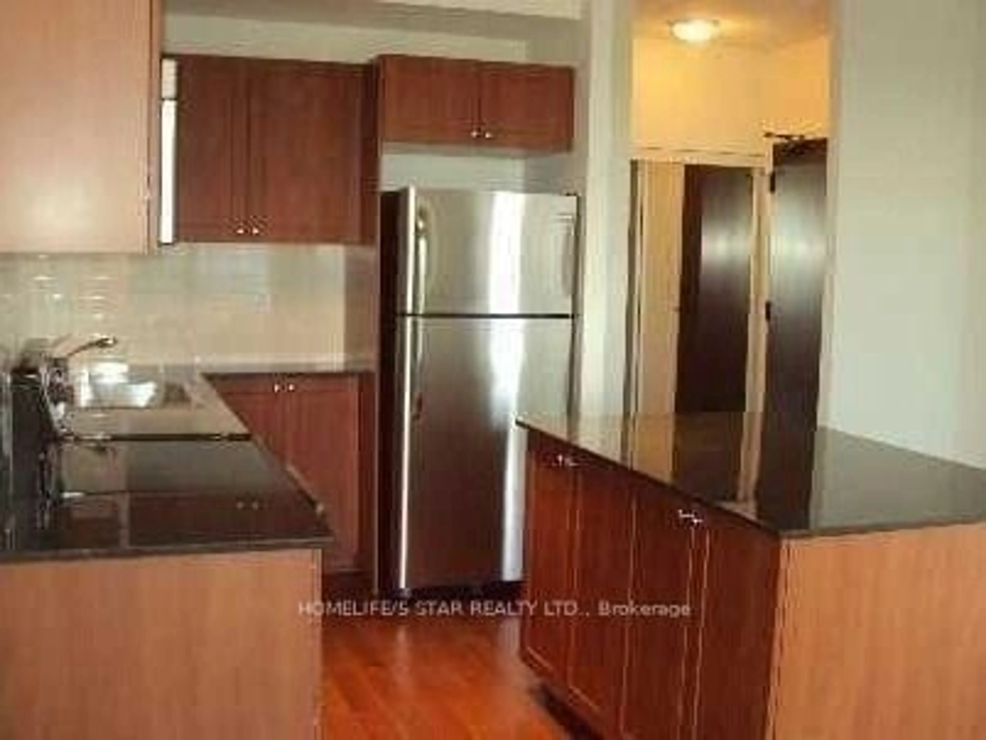 Standard kitchen, wood/laminate floor for 385 PRINCE OF WALES Dr #3306, Mississauga Ontario L5B 0C6